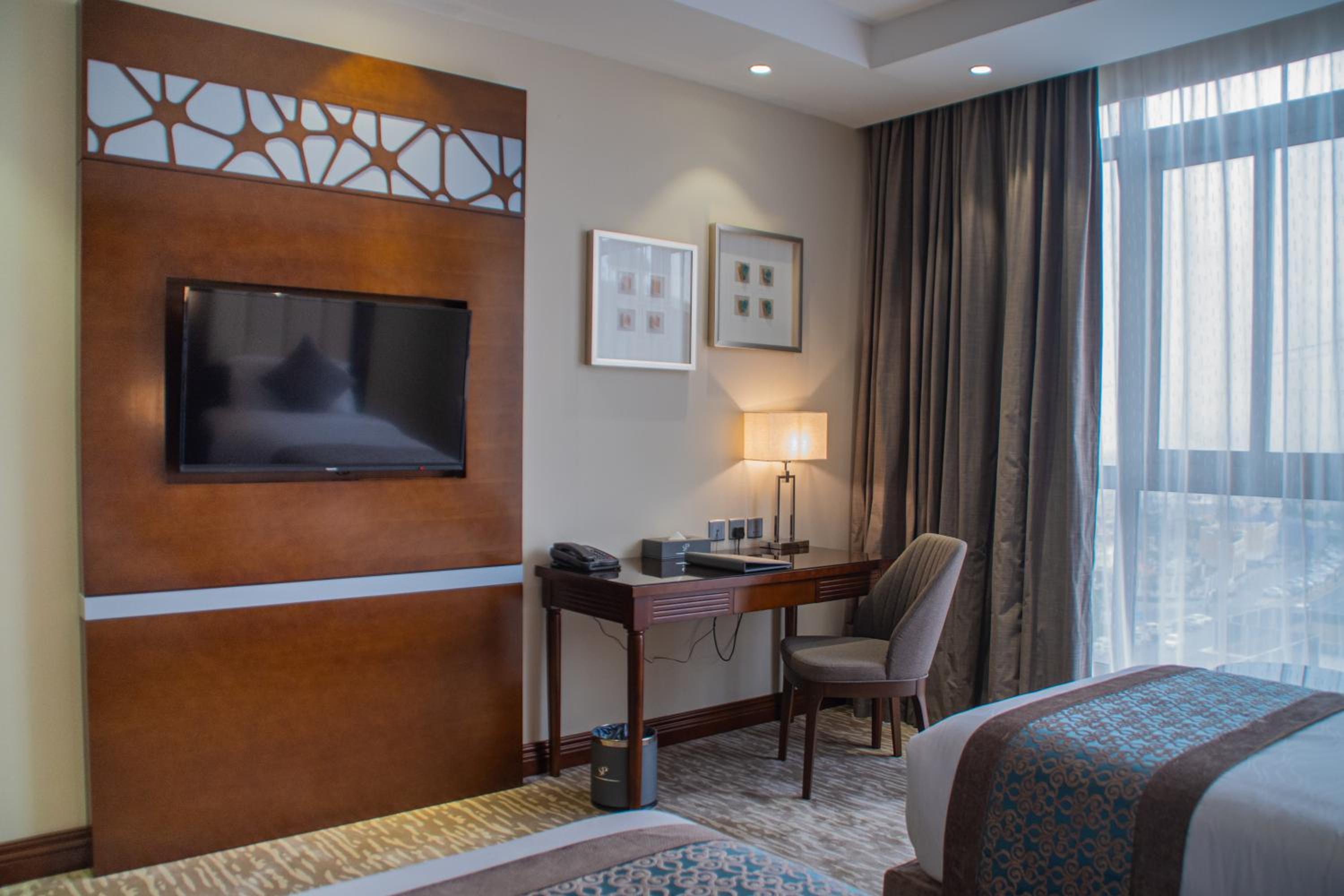 Deluxe King Room - Photo 2