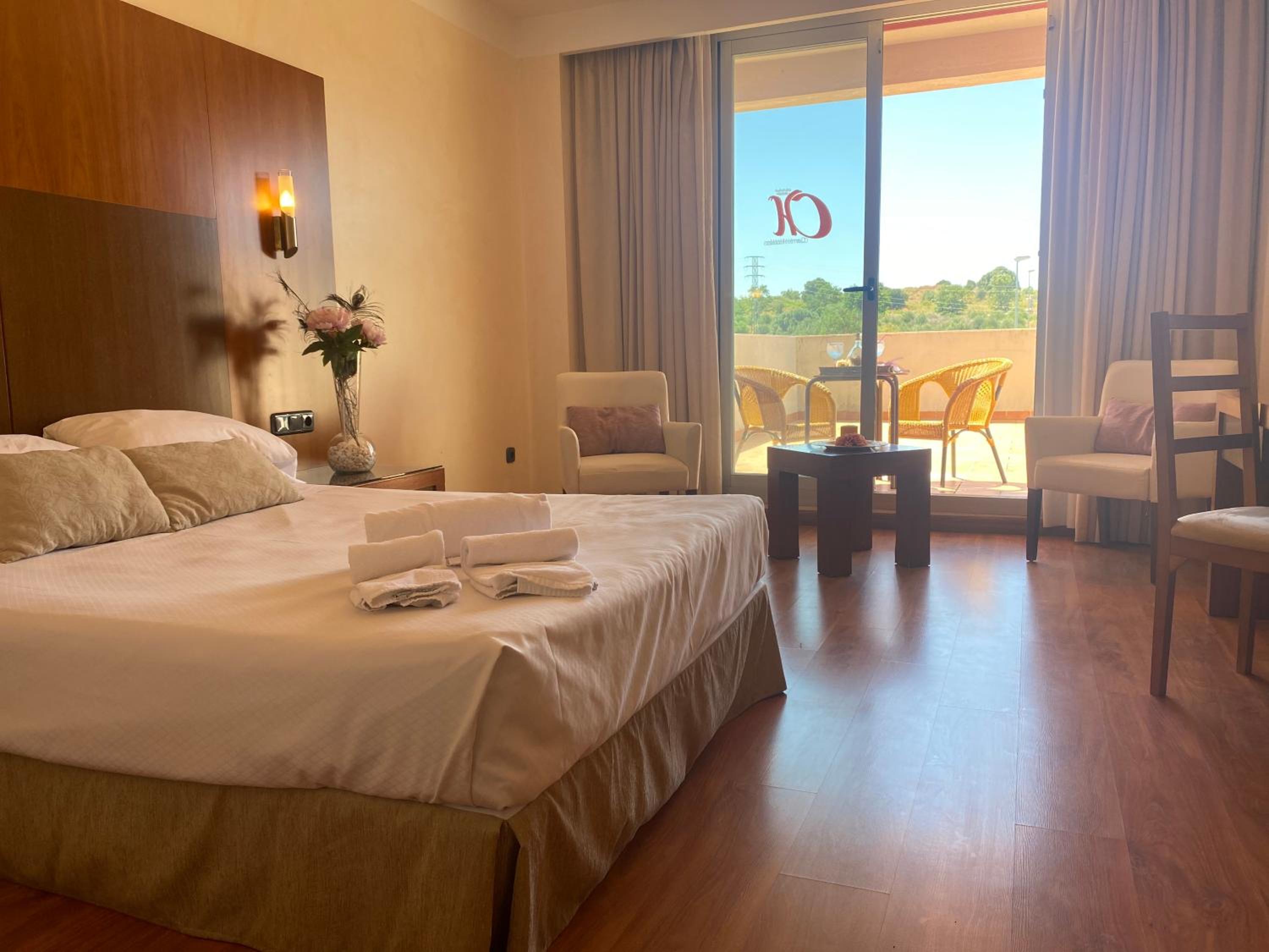 Double or Twin Room - Photo 9