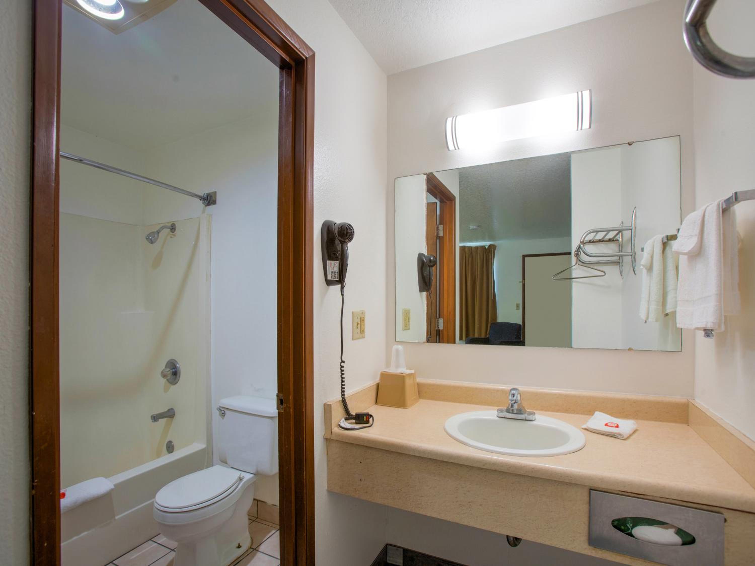 Queen Room - Photo 7