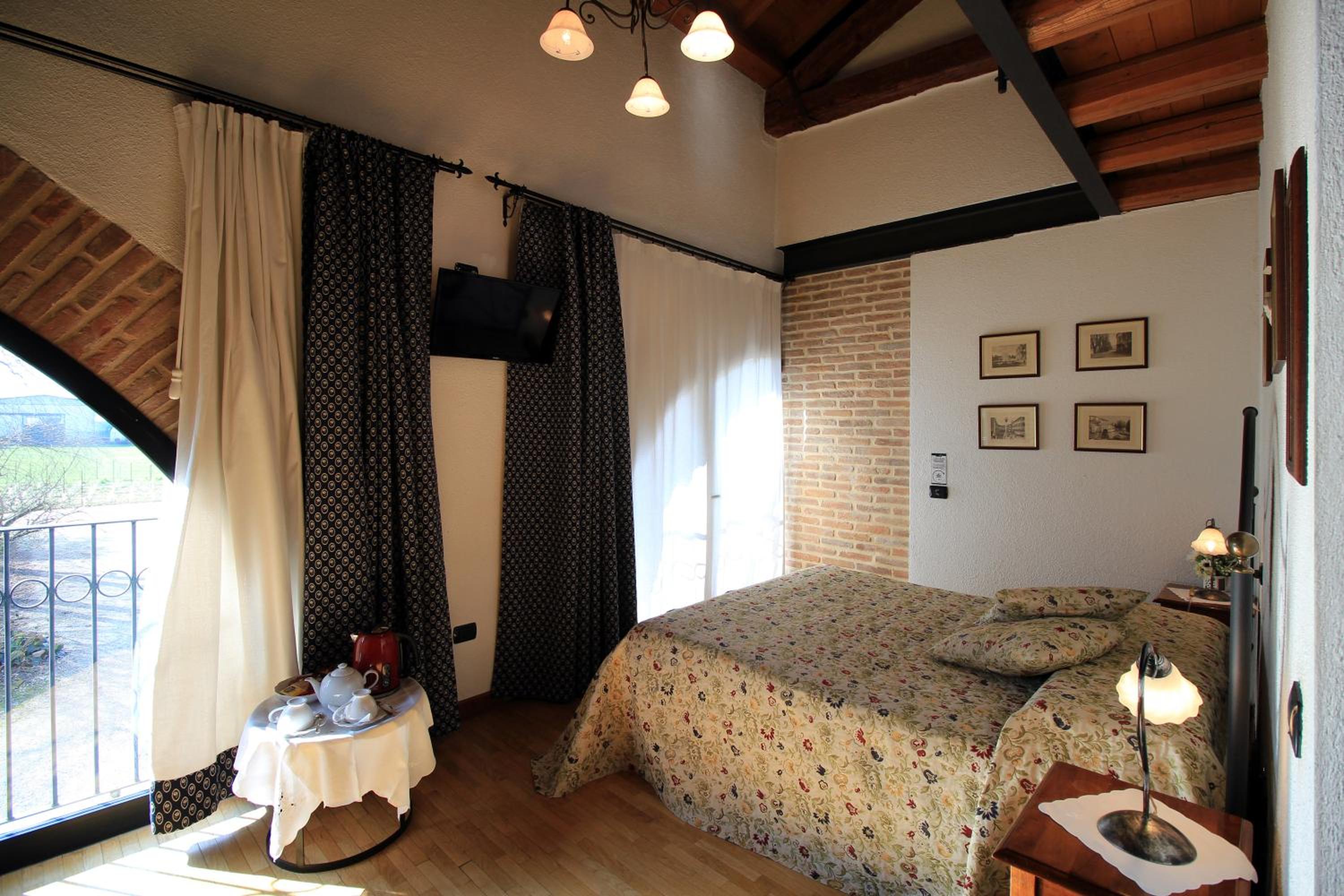 Large Double or Twin Room photo 2