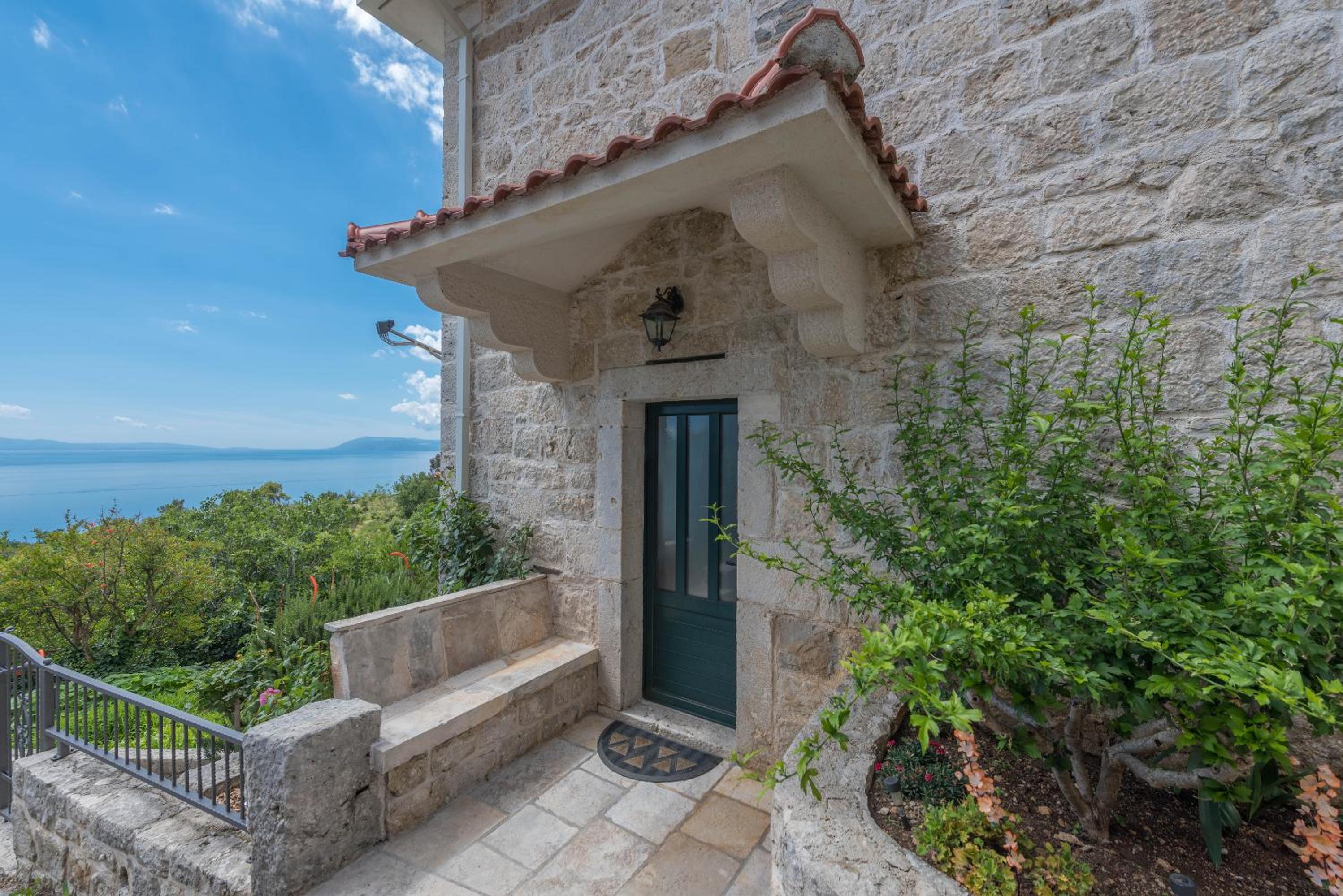Villa with Sea View - Photo 33