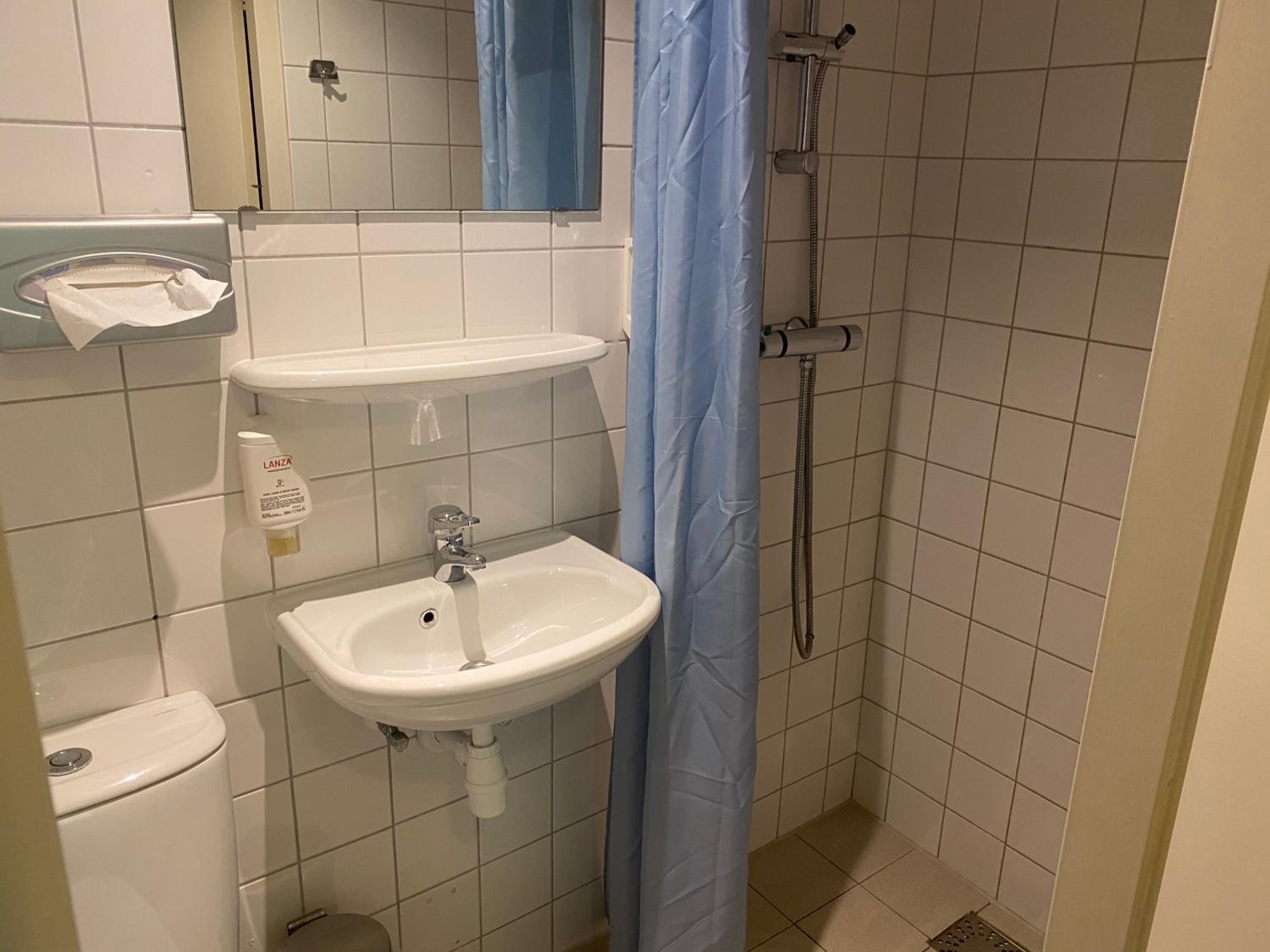 Standard Double Room - Photo 4