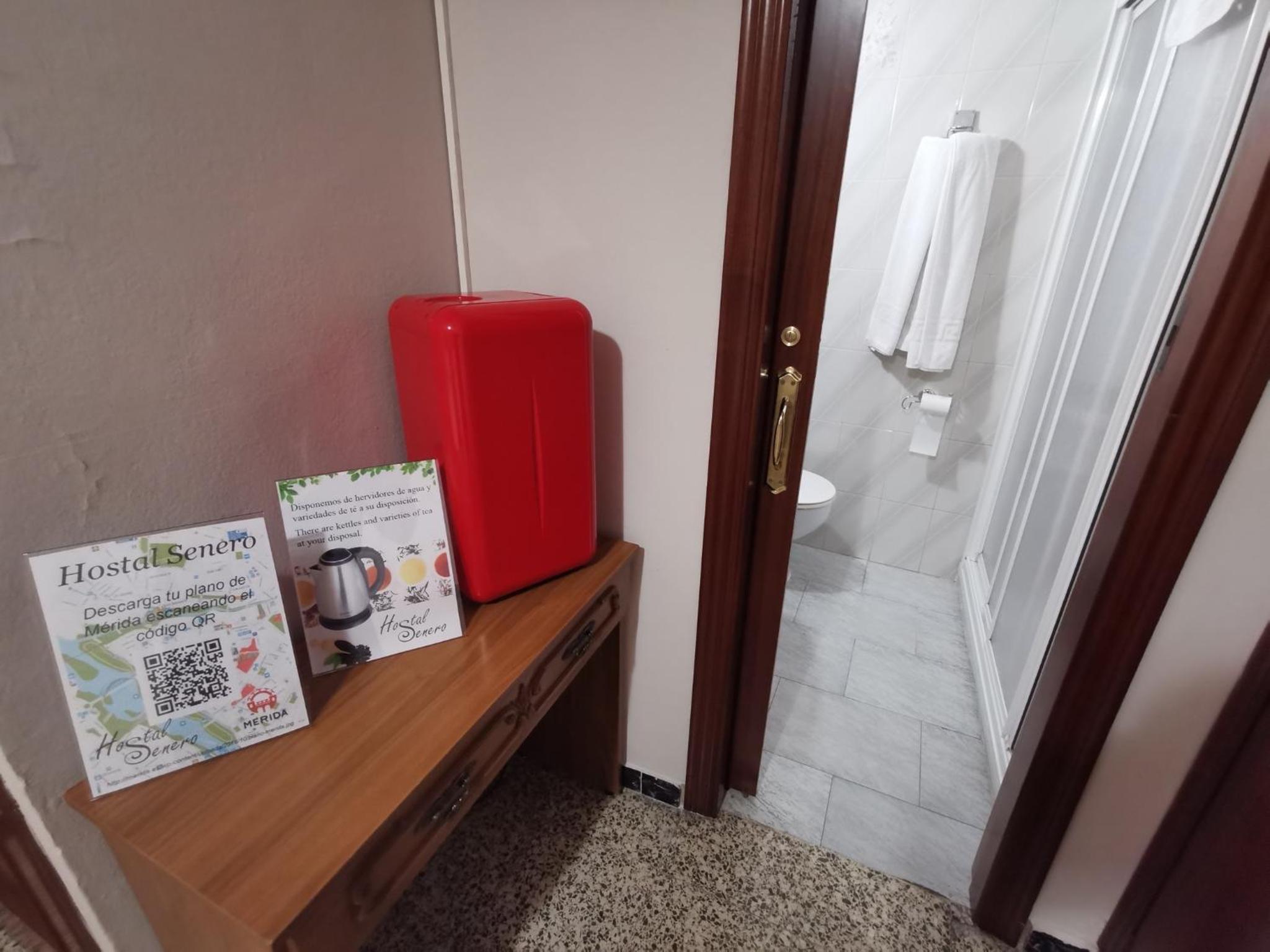 Double or Twin Room - Photo 9