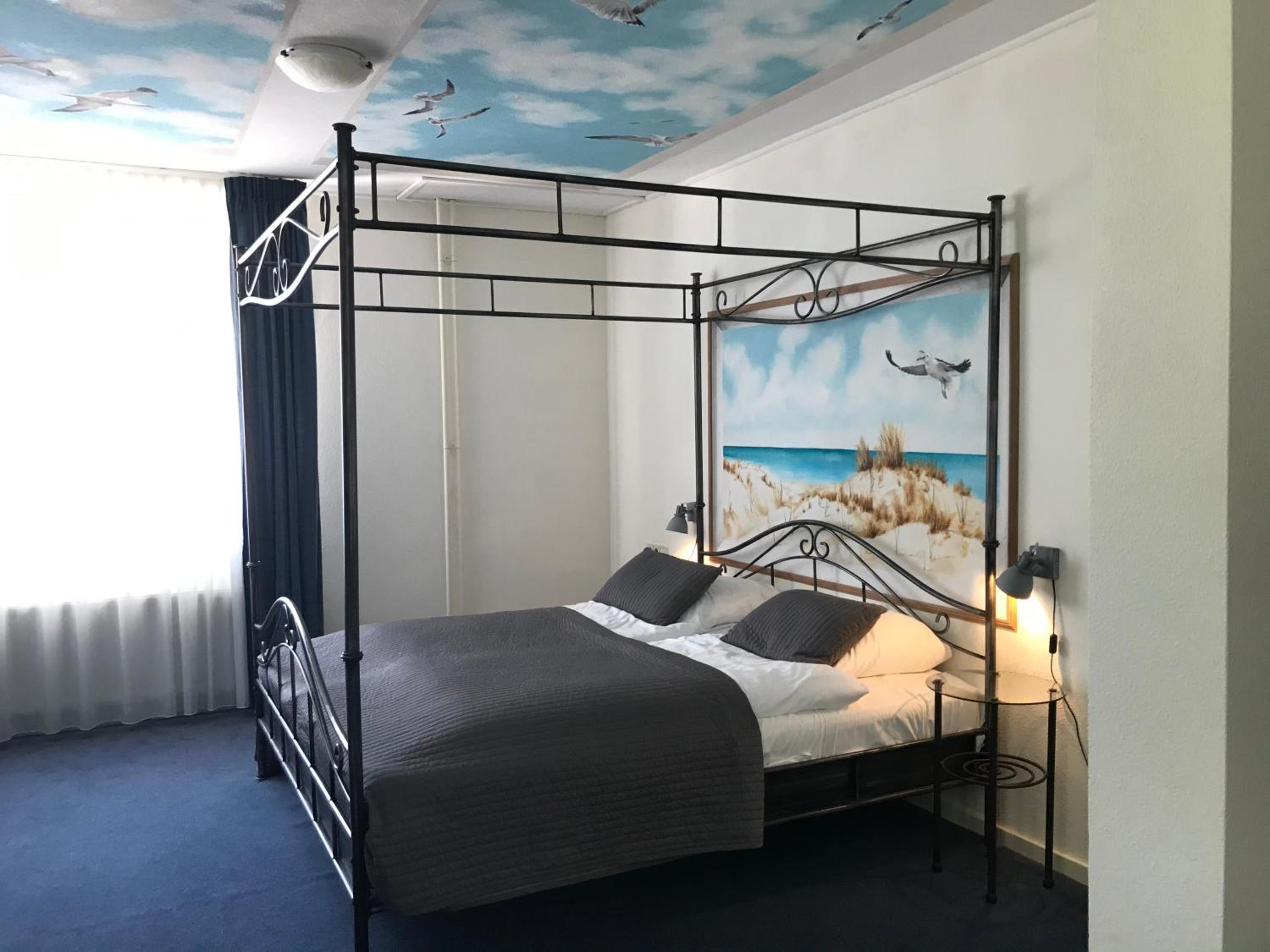 Suite - Photo 3