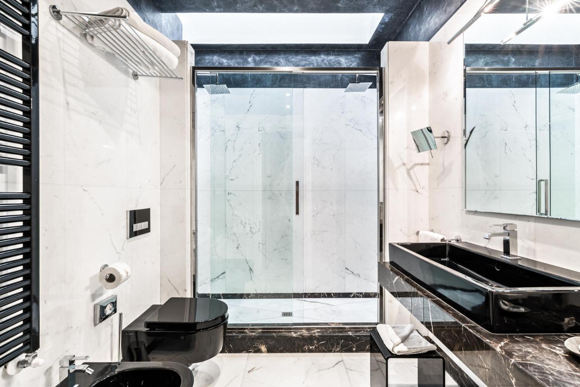 Suite - Photo 20