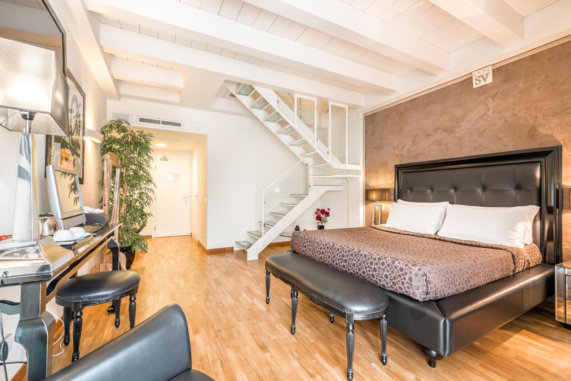 Suite - Photo 10