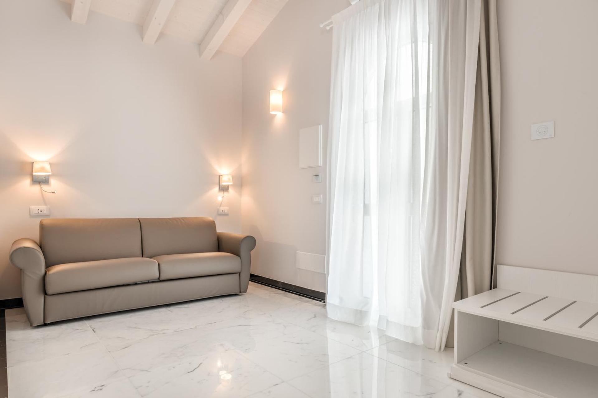 Suite - Photo 5