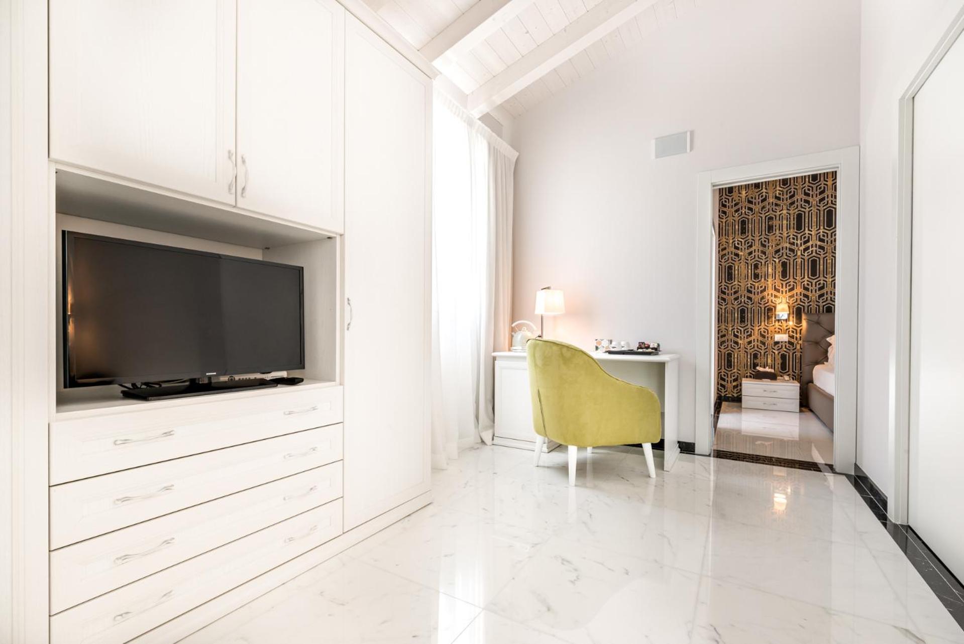 Suite - Photo 6