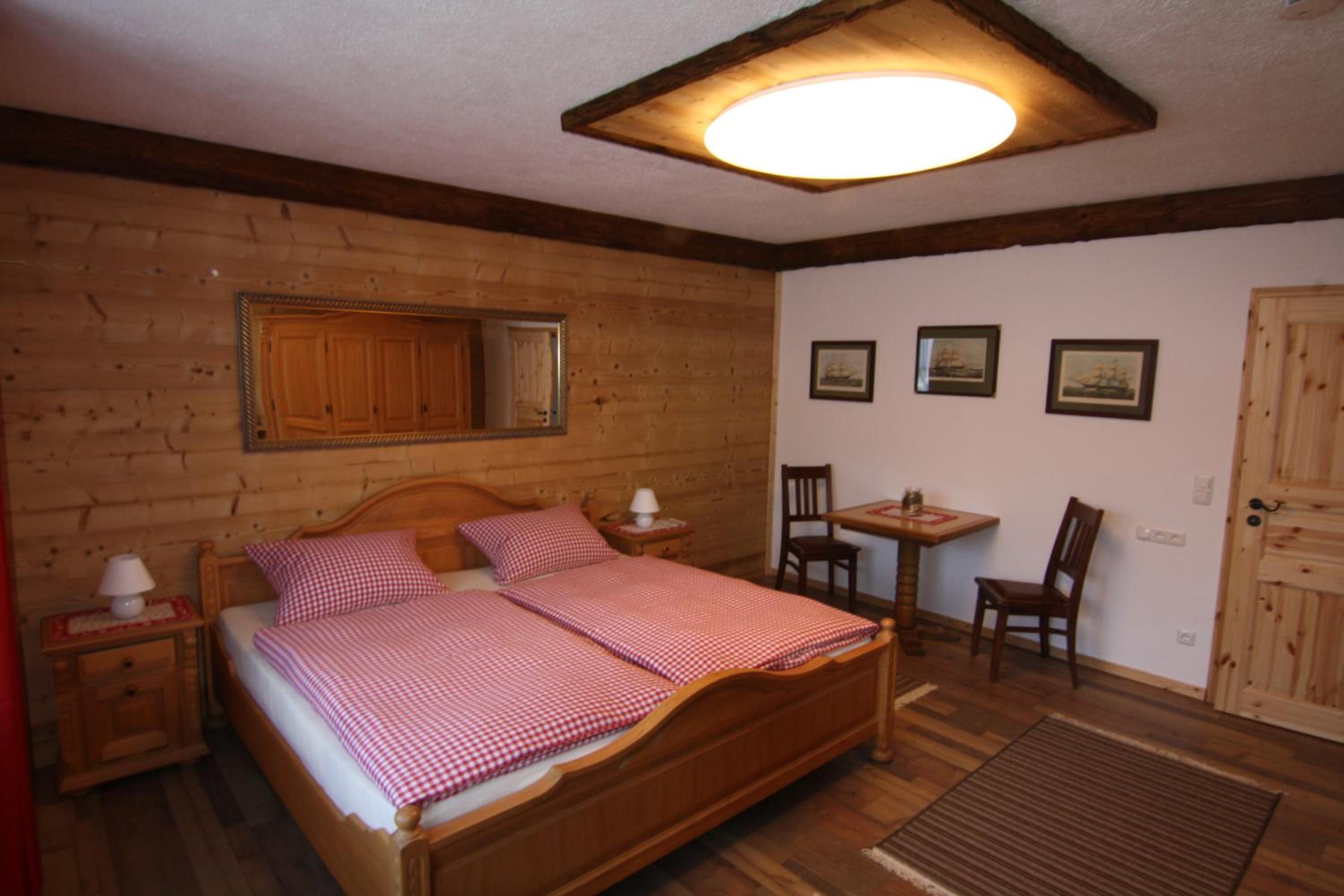 Apartment with Balcony - Photo 5