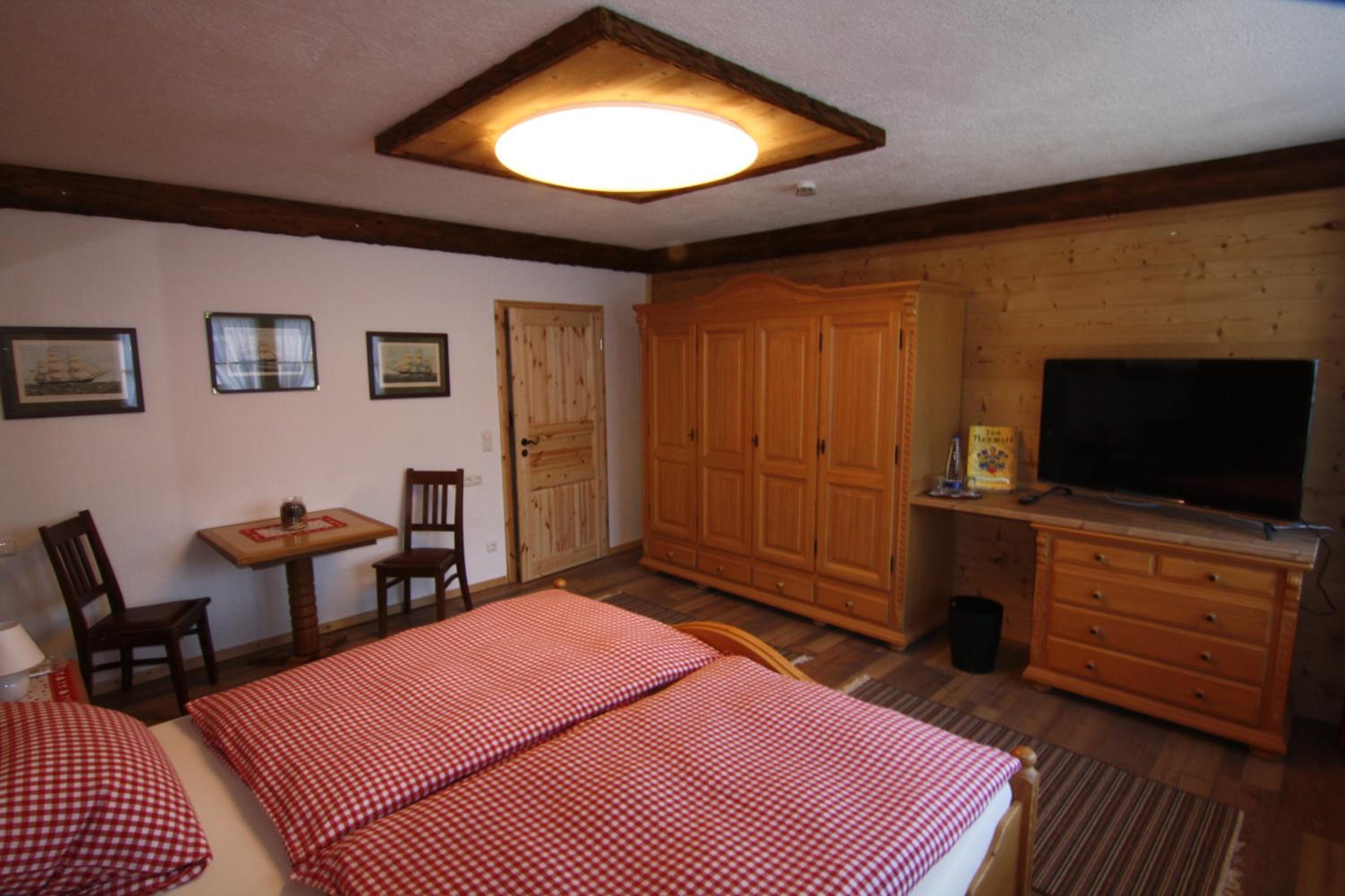 Apartment with Balcony - Photo 4