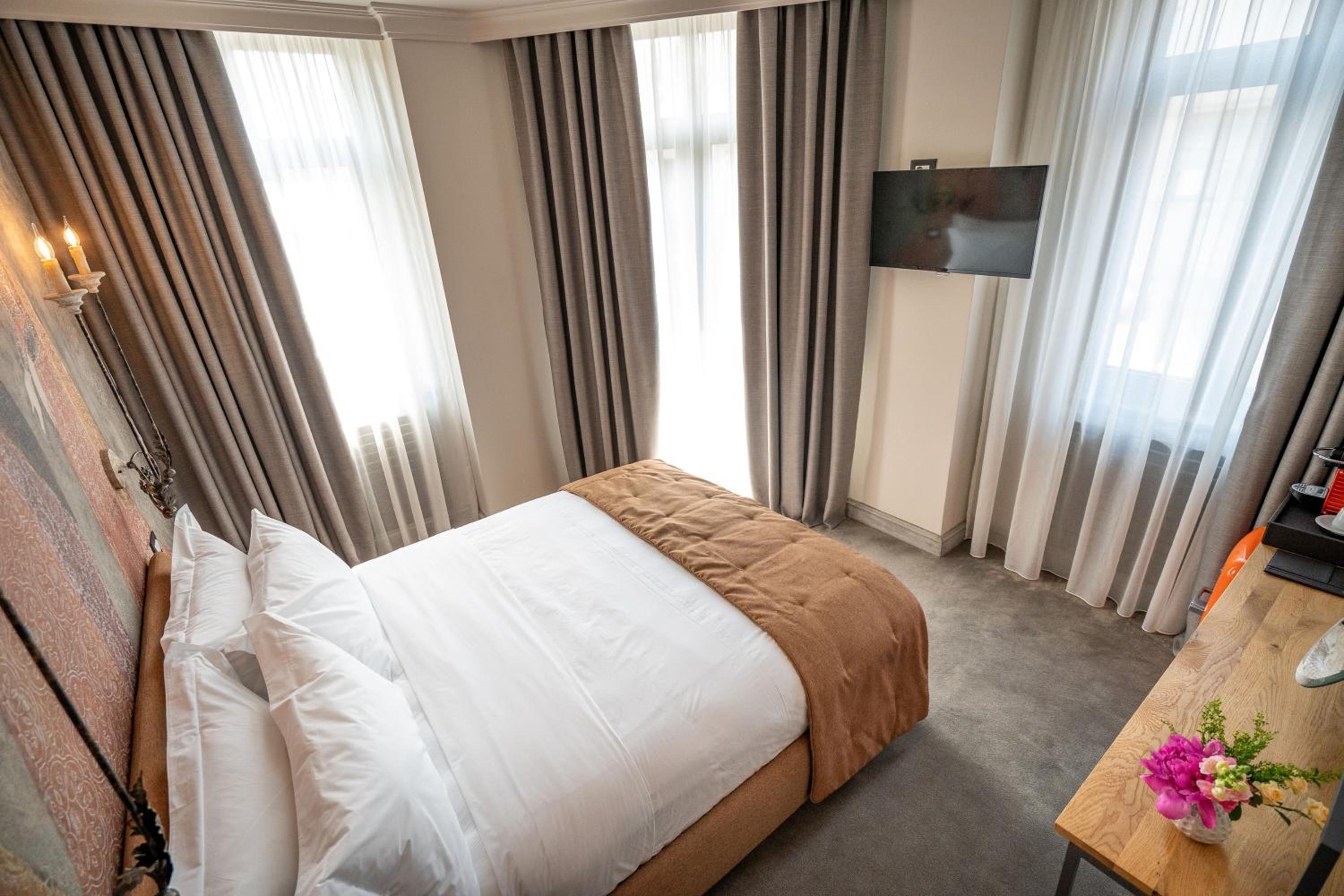 Deluxe Double Room With Balcony