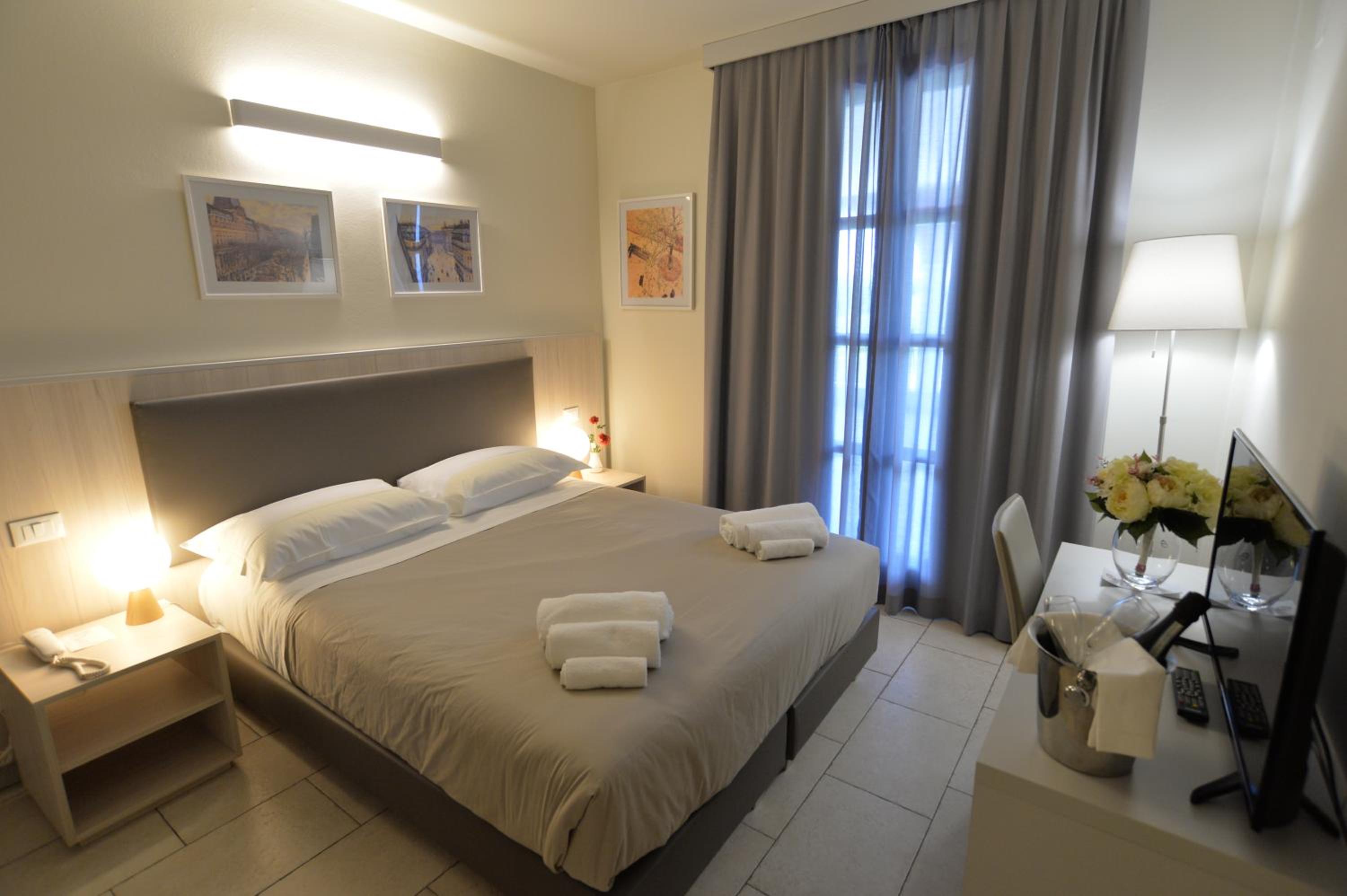 Double or Twin Room photo 2