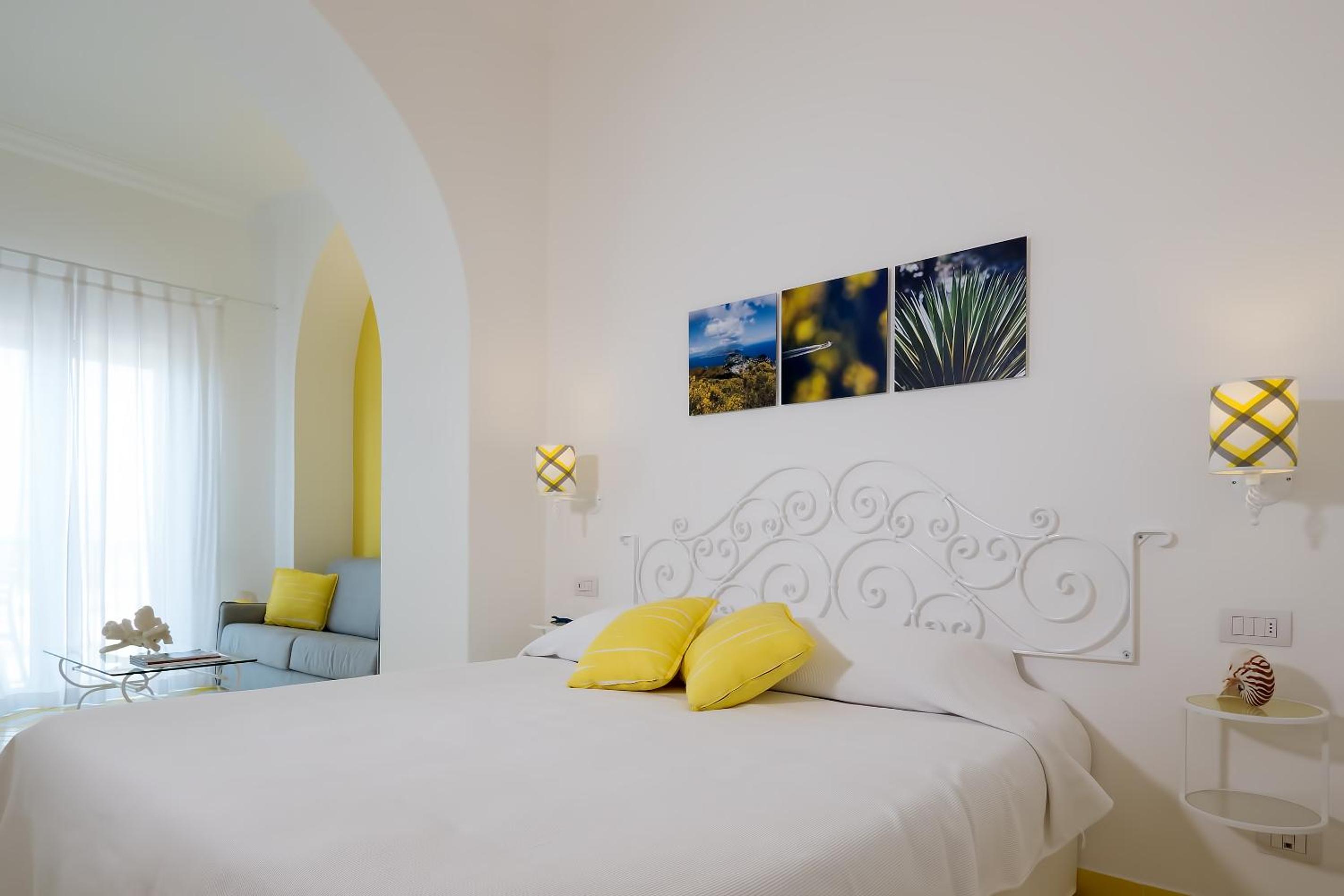Junior Suite with Sea View and two Balconies - Photo 1