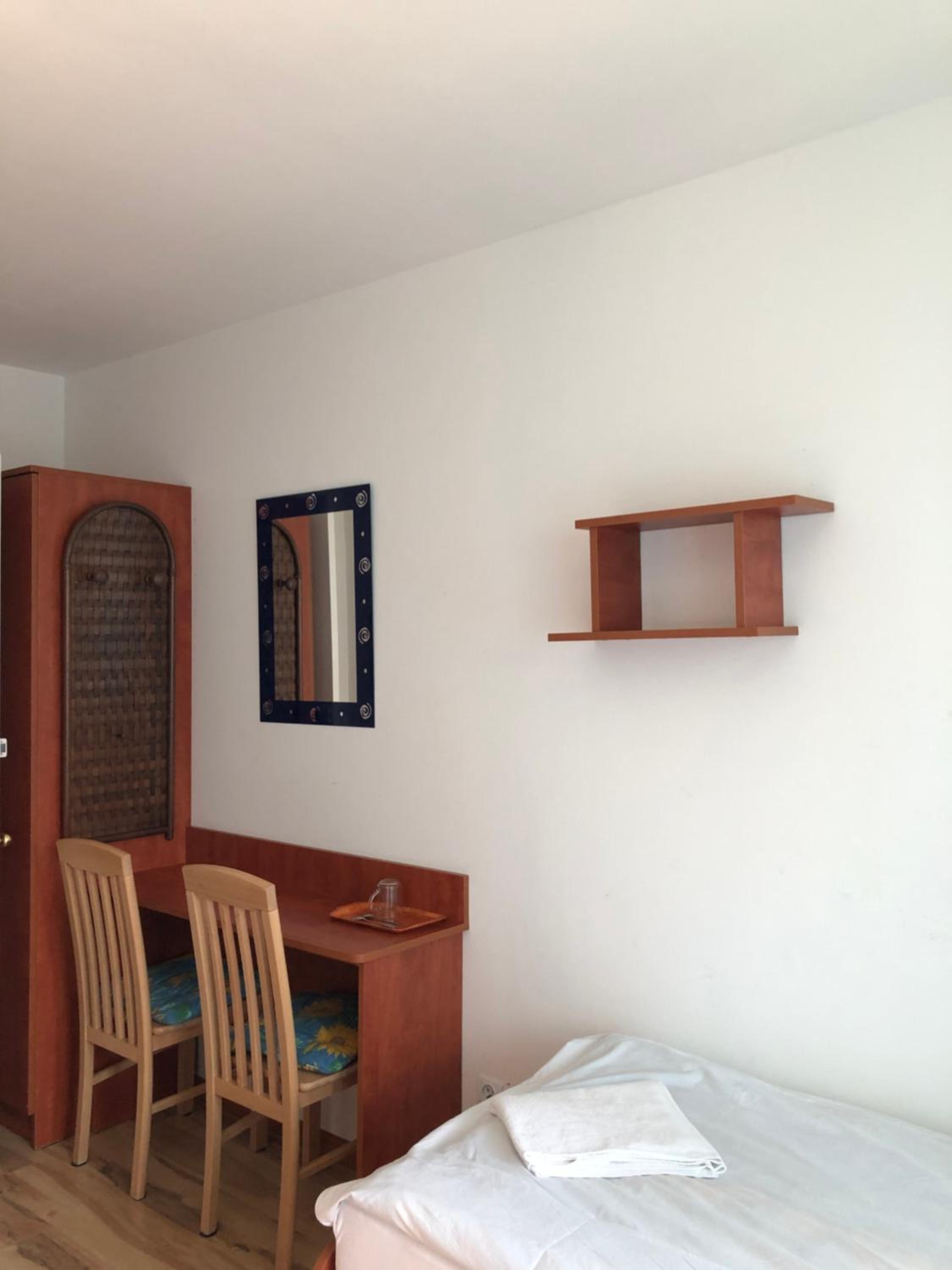 Twin Room with Private Bathroom photo 2