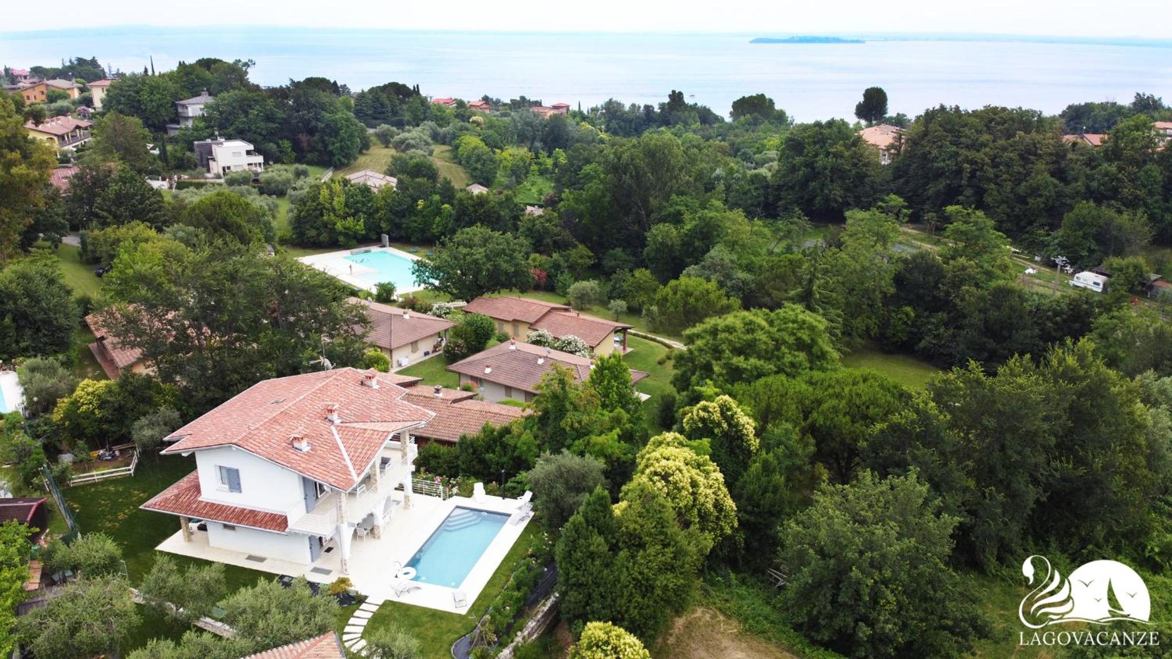 Deluxe Villa photo 2