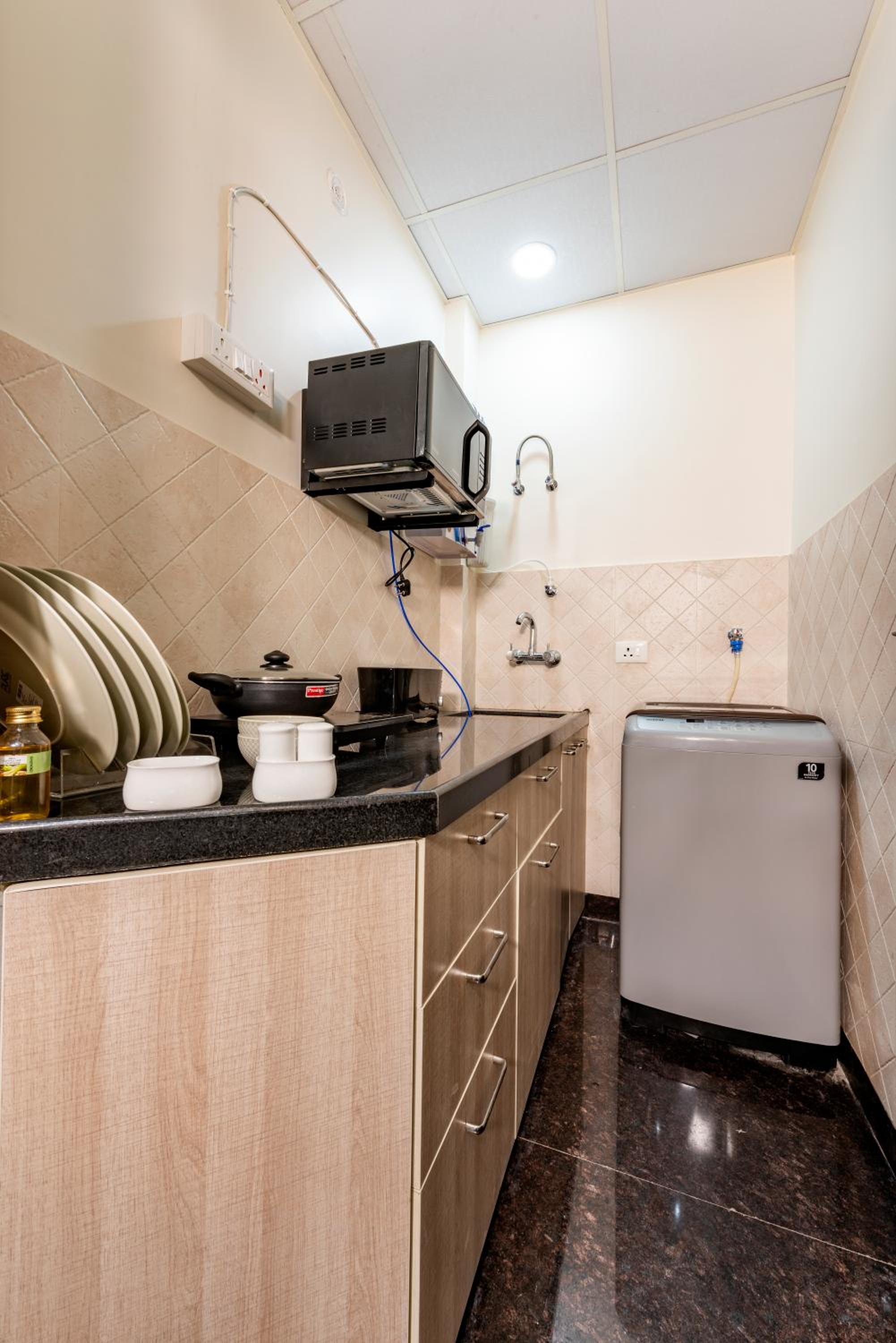 Quadruple Room with Private Bathroom - Photo 23