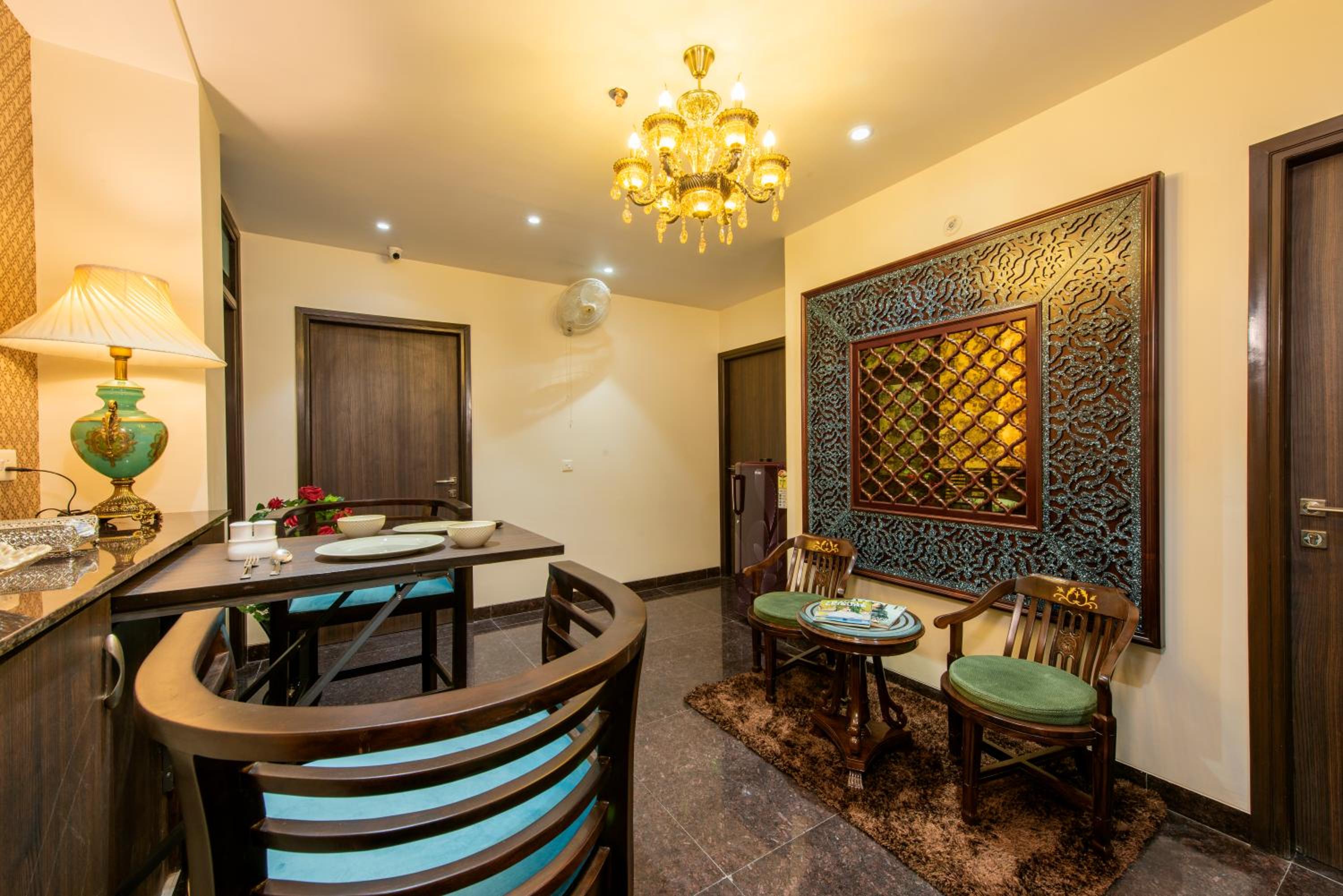 Quadruple Room with Private Bathroom - Photo 21