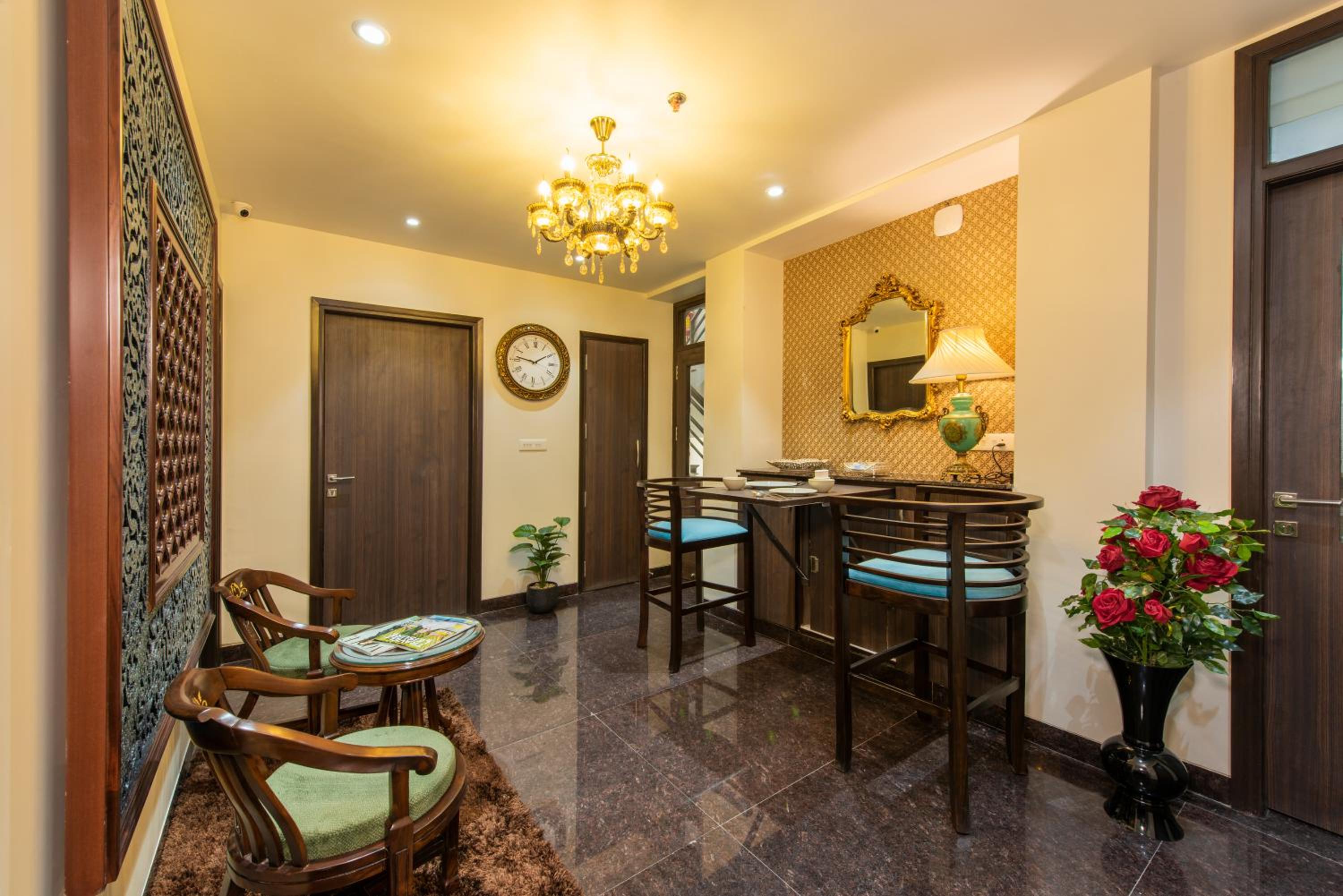 Quadruple Room with Private Bathroom - Photo 20