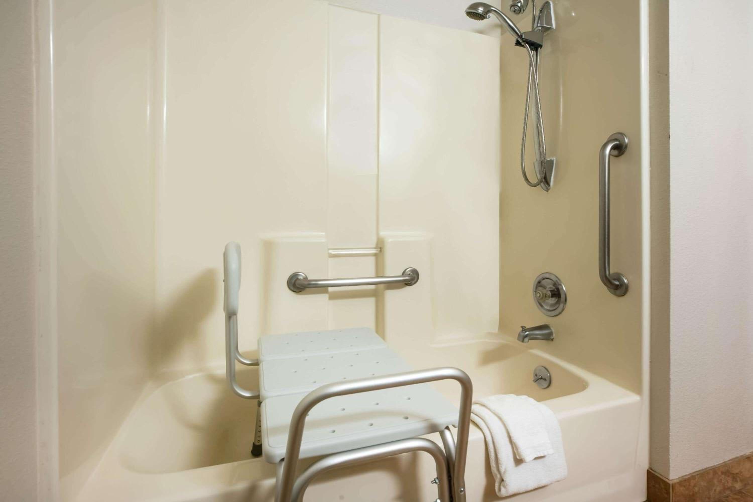 King Room - Mobility Access/Non-Smoking - Photo 2