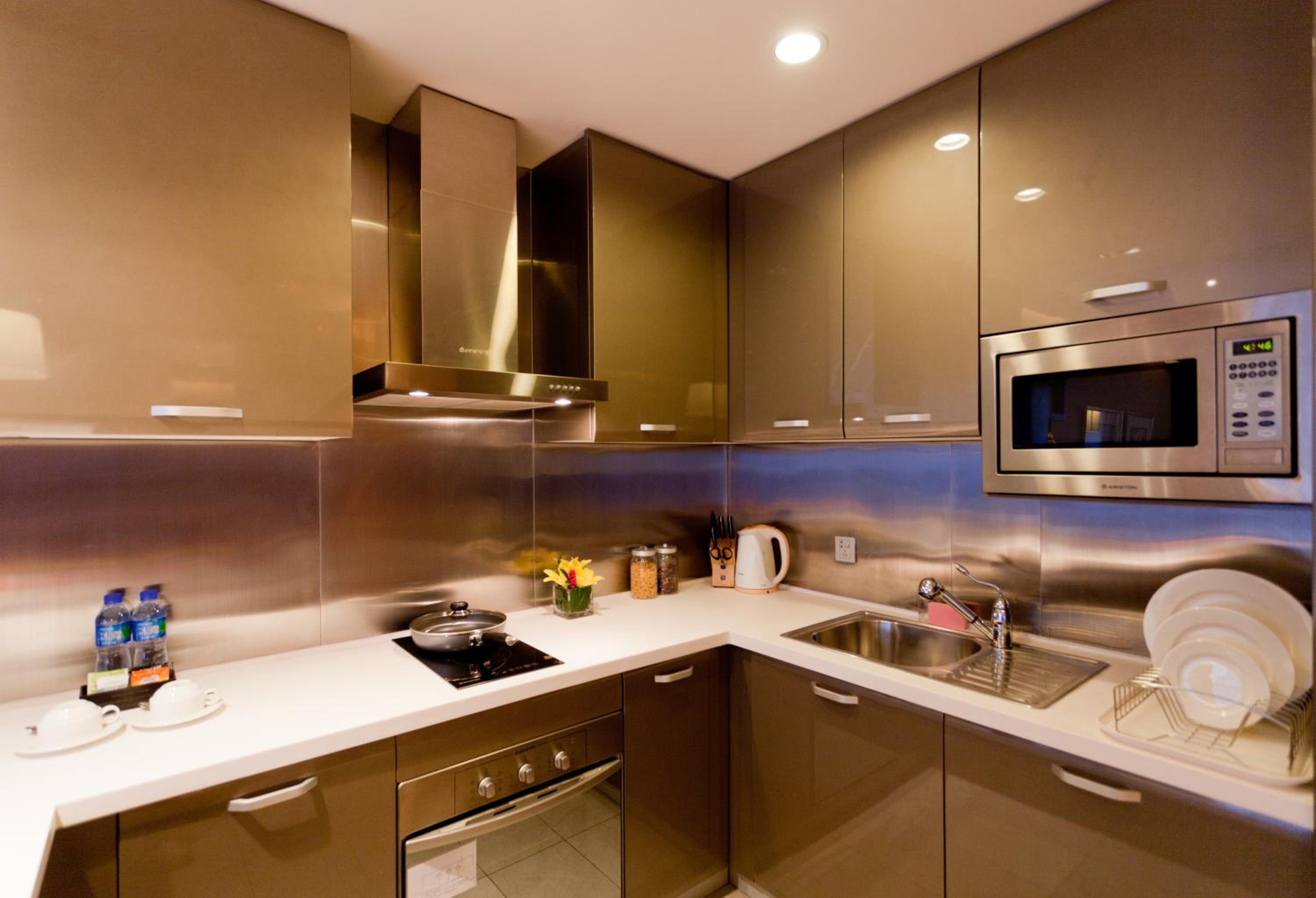 Executive One-Bedroom Apartment - Photo 2