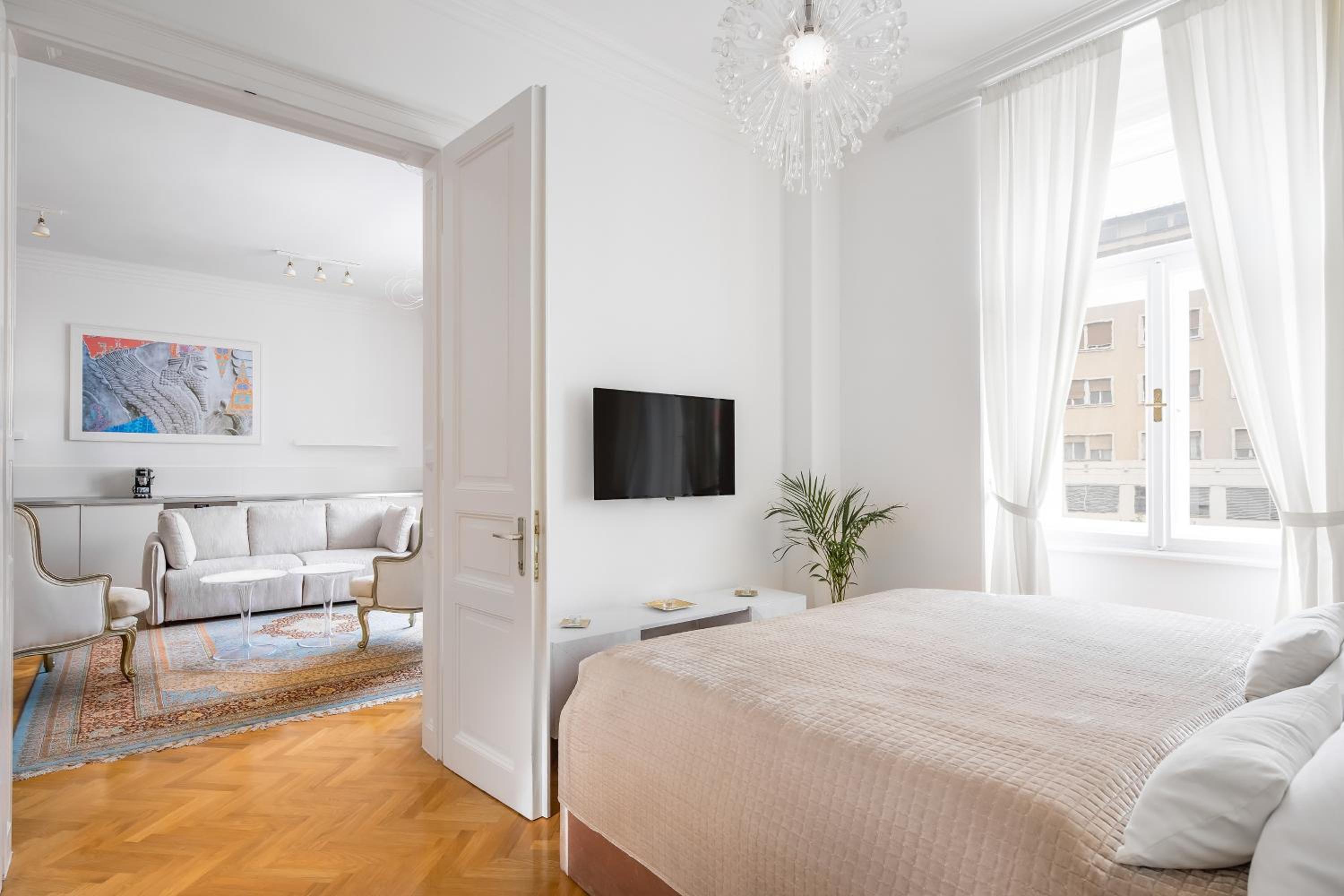 One-Bedroom Apartment - Photo 1