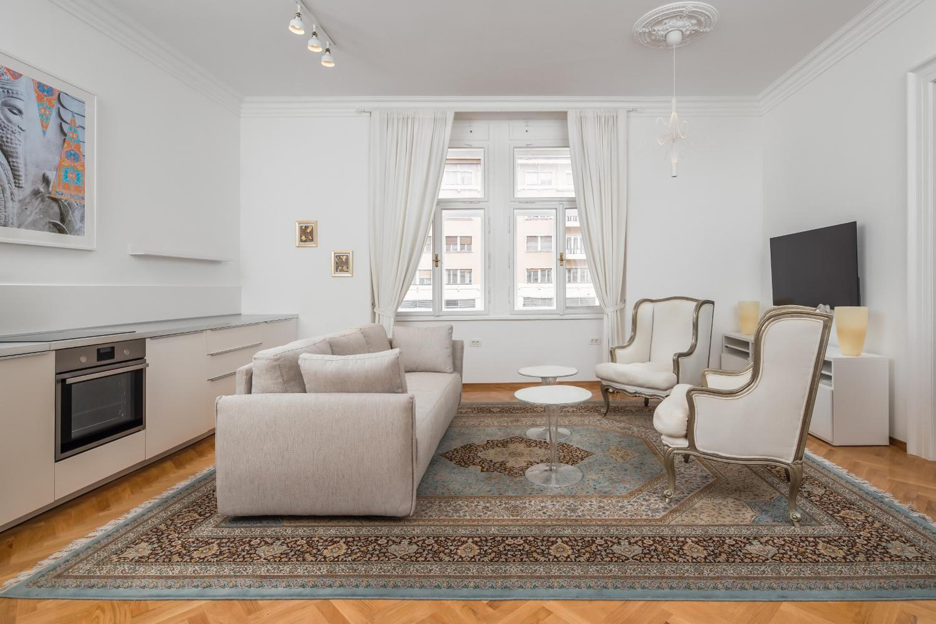 One-Bedroom Apartment - Photo 3