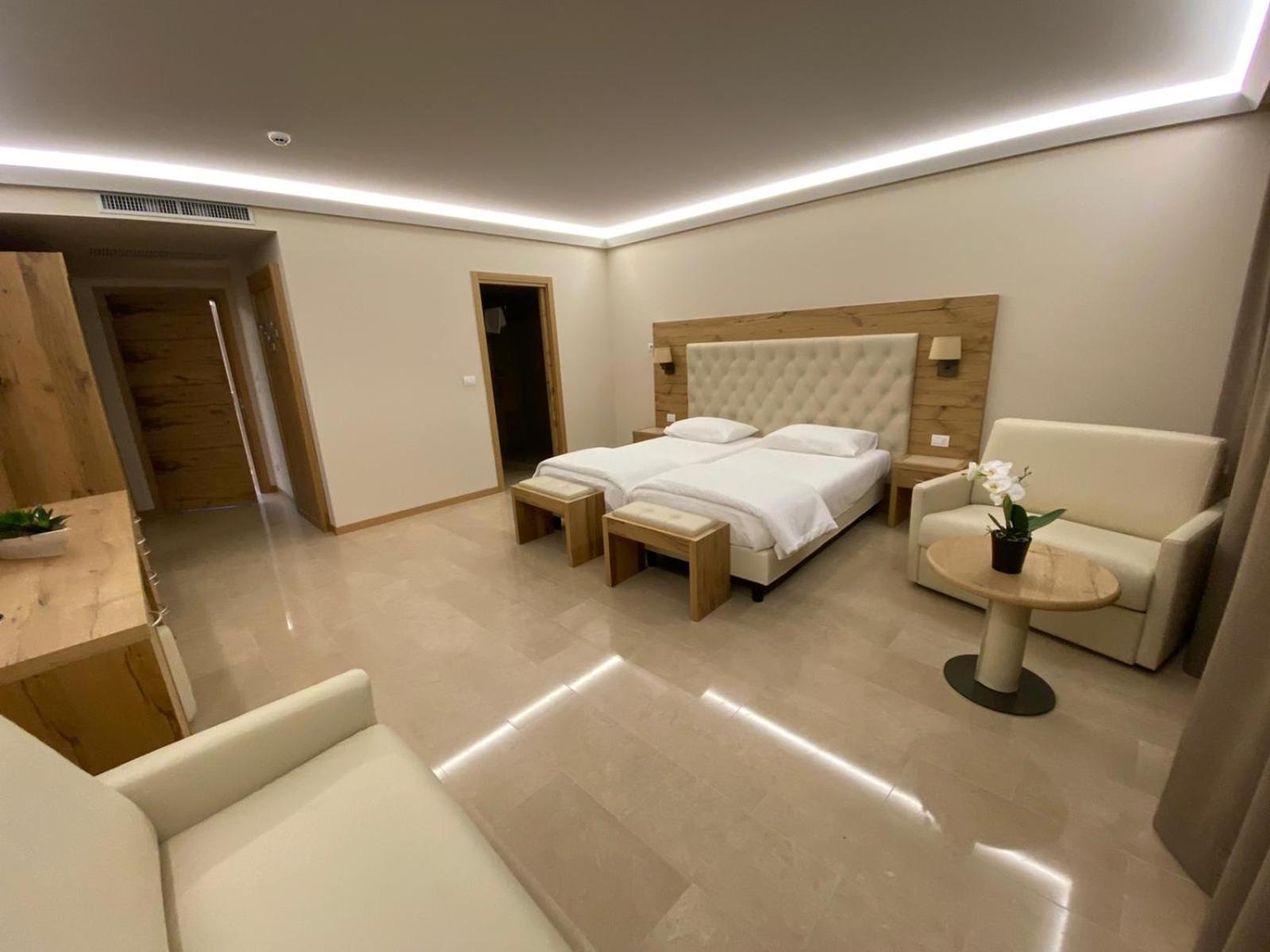 Suite with Infinity Pool - Photo 80