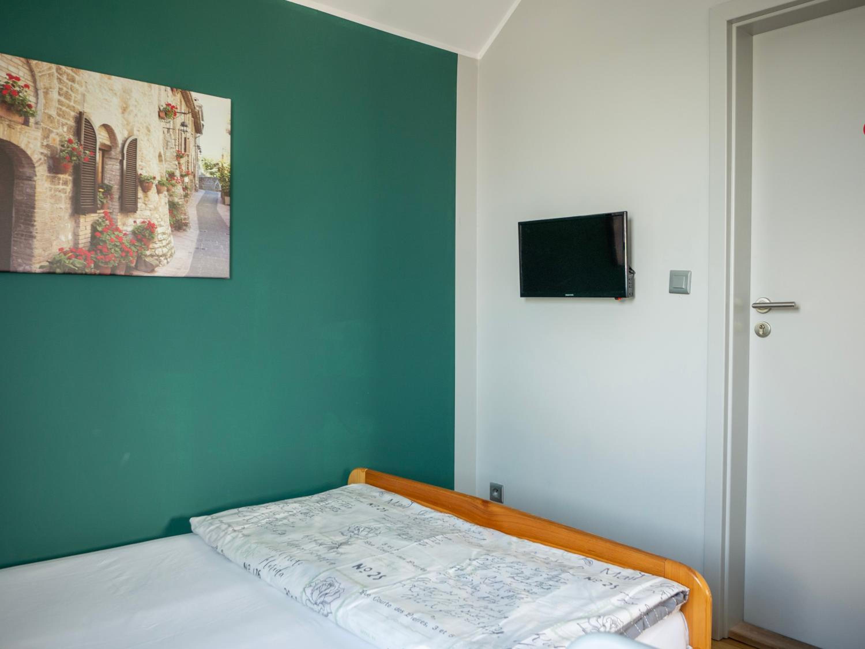 Triple Room with Private Bathroom - Photo 11