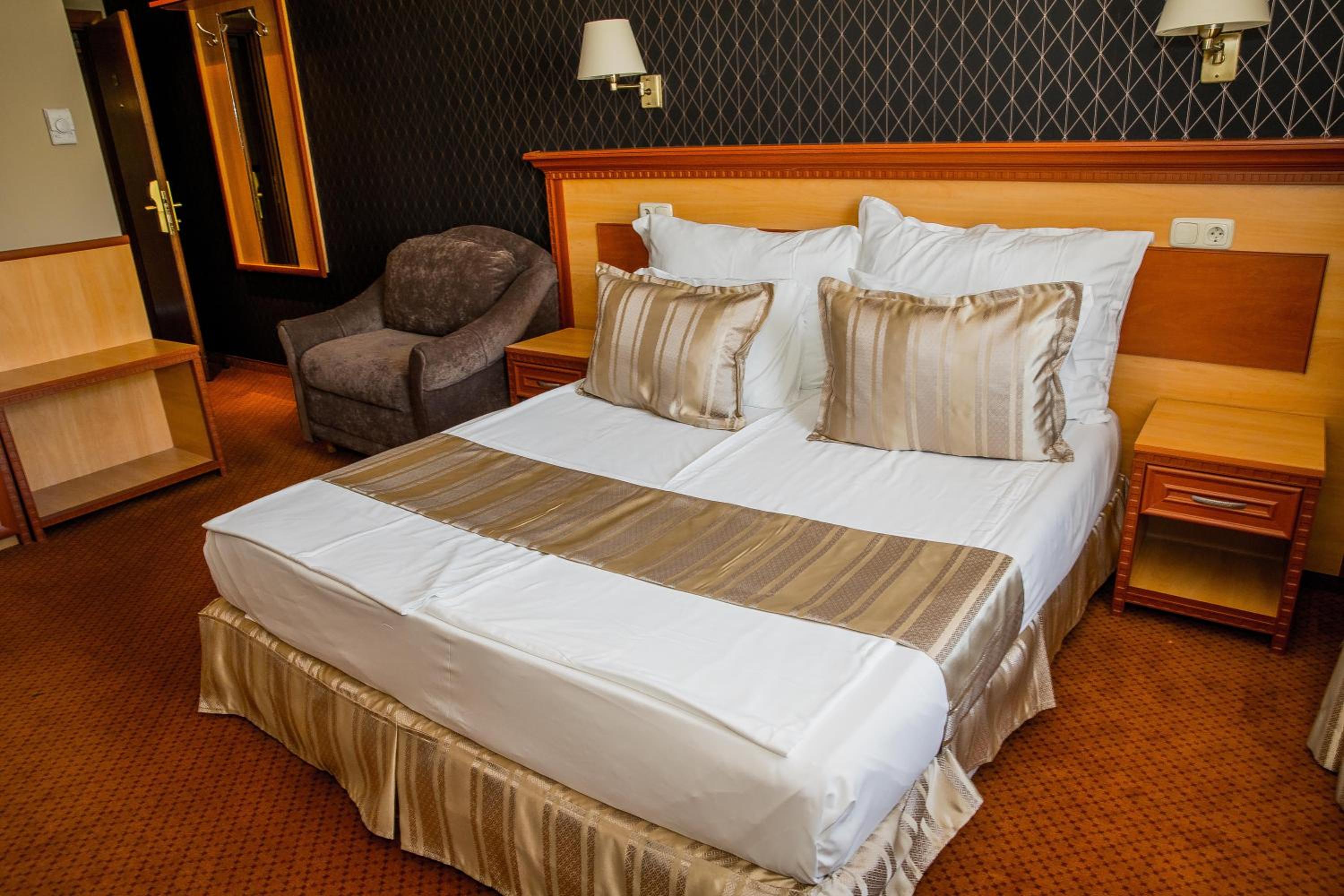 Double Room with Extra Bed photo 3