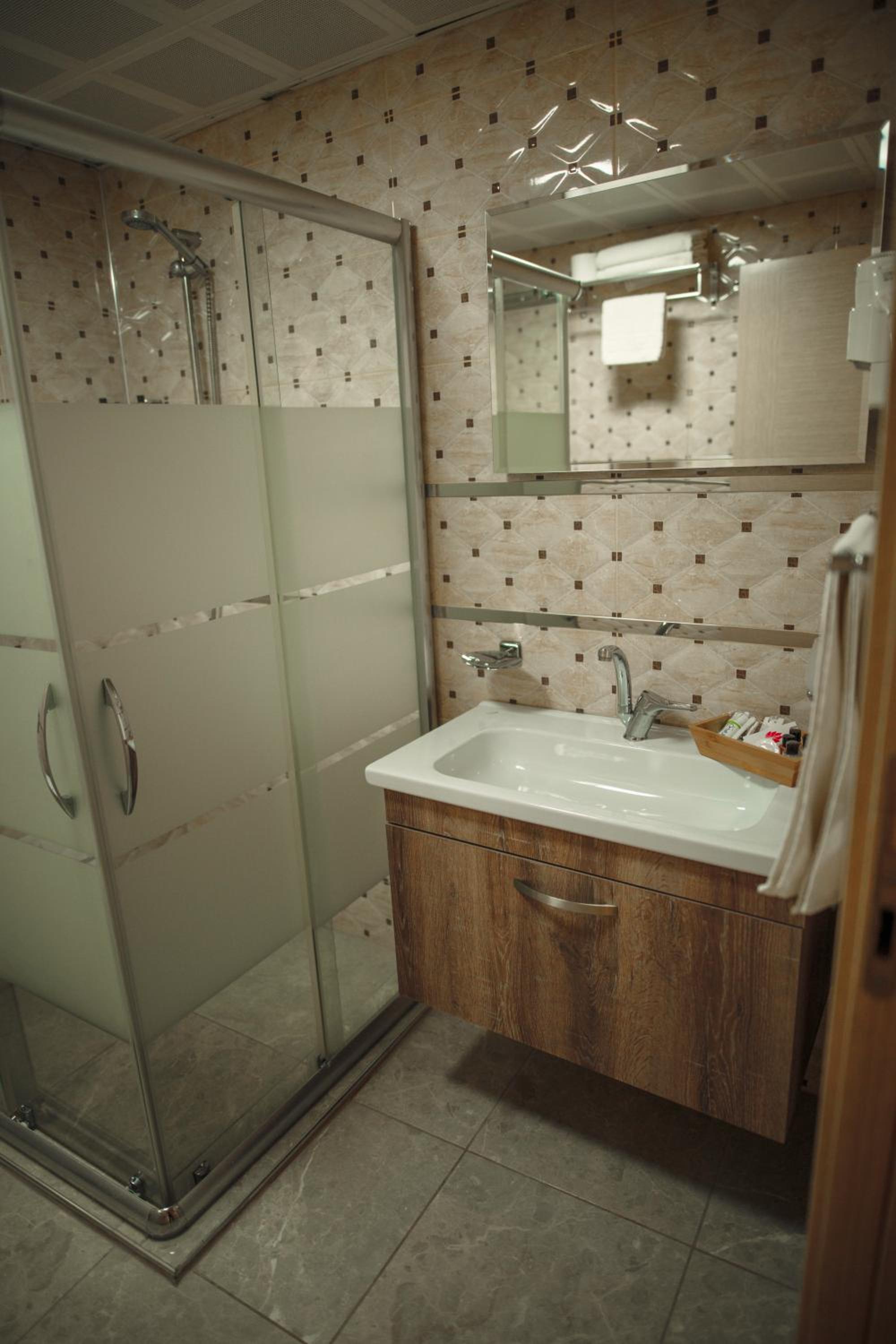 Double or Twin Room with Bathroom photo 3