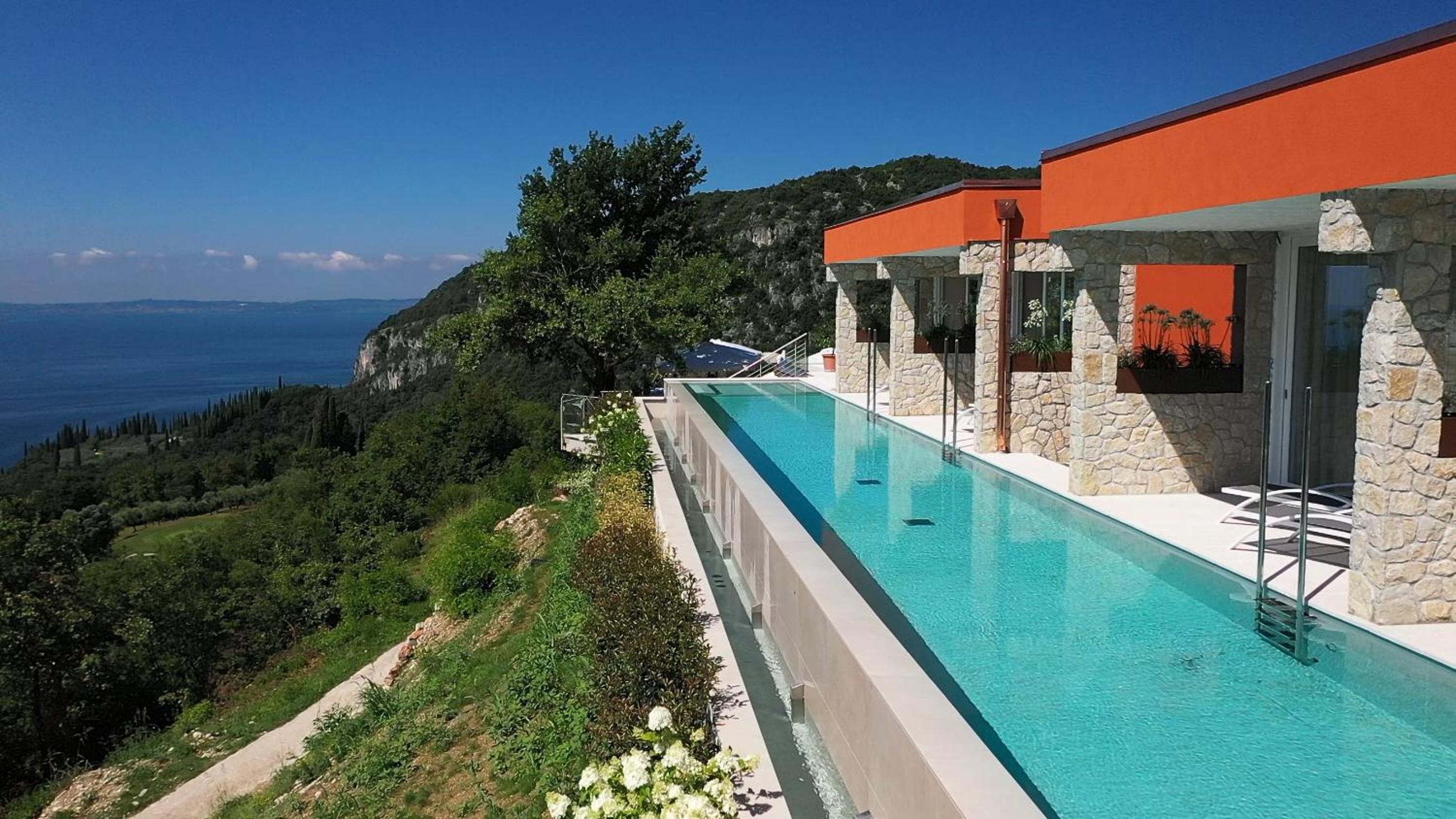 Suite with Infinity Pool - Photo 13
