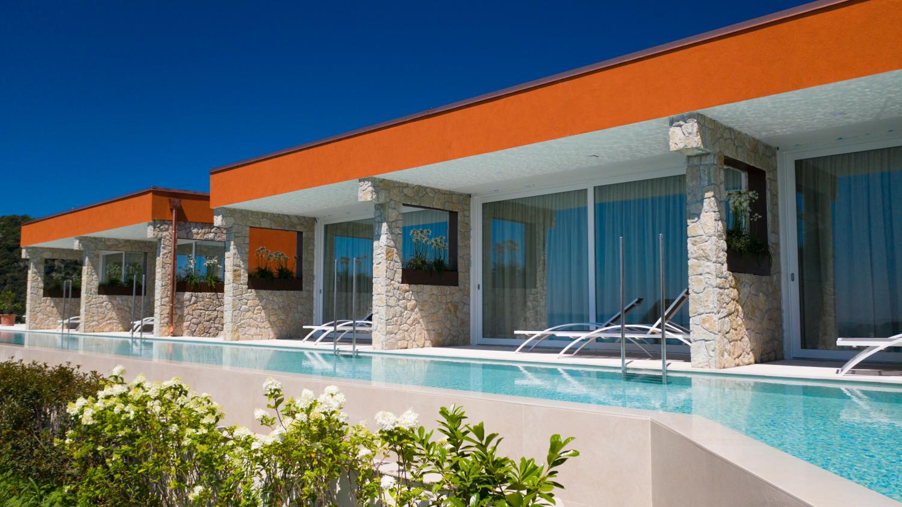 Suite with Infinity Pool - Photo 16