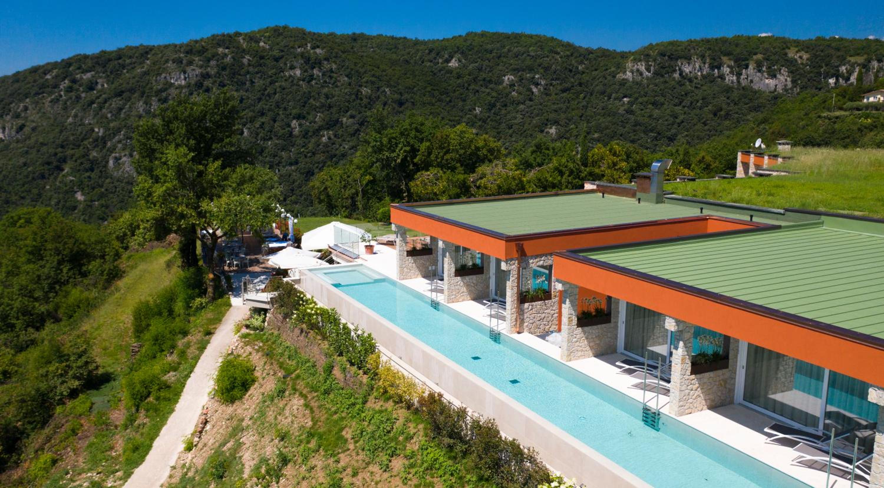 Suite with Infinity Pool - Photo 11