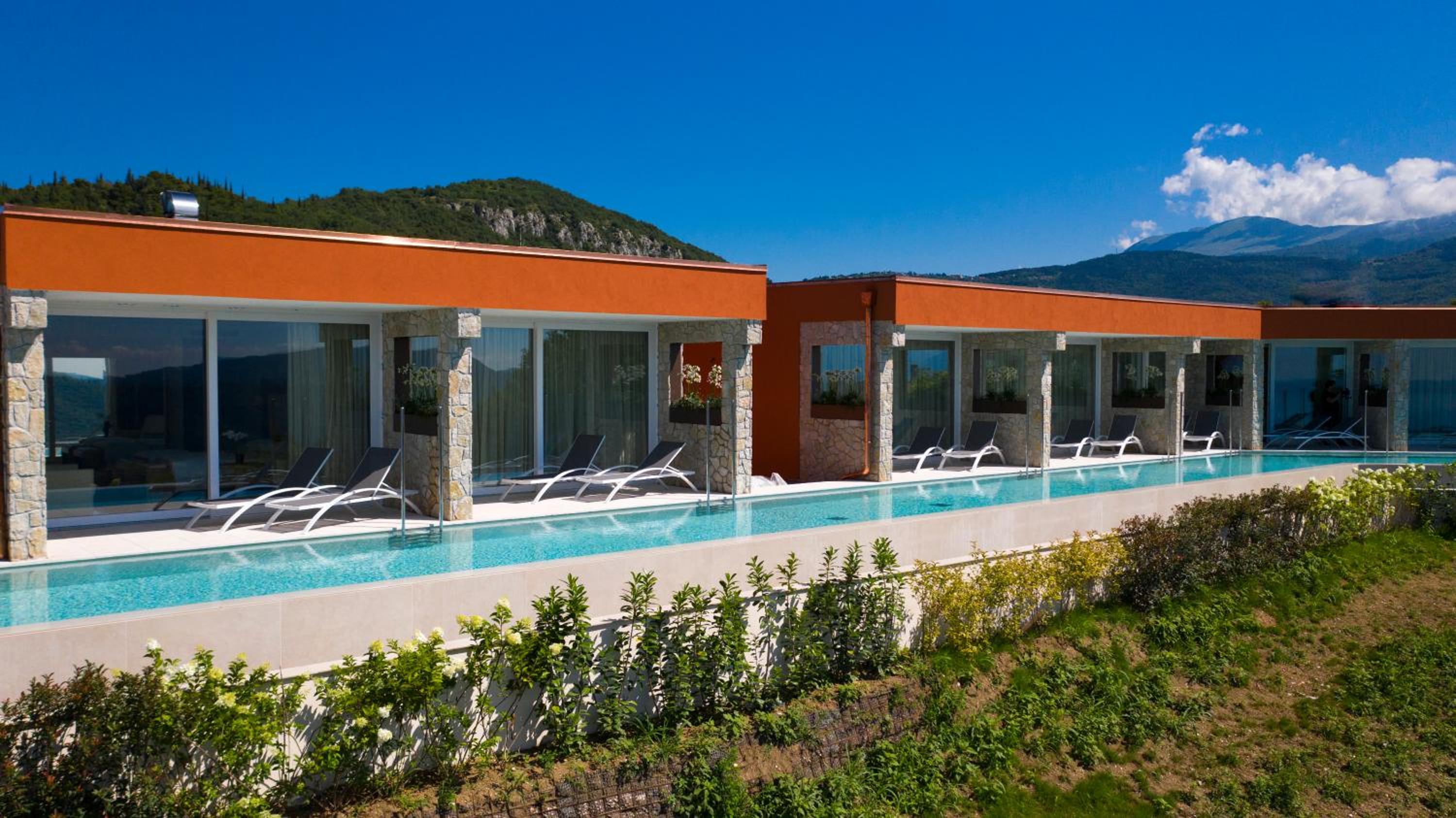 Suite with Infinity Pool - Photo 17
