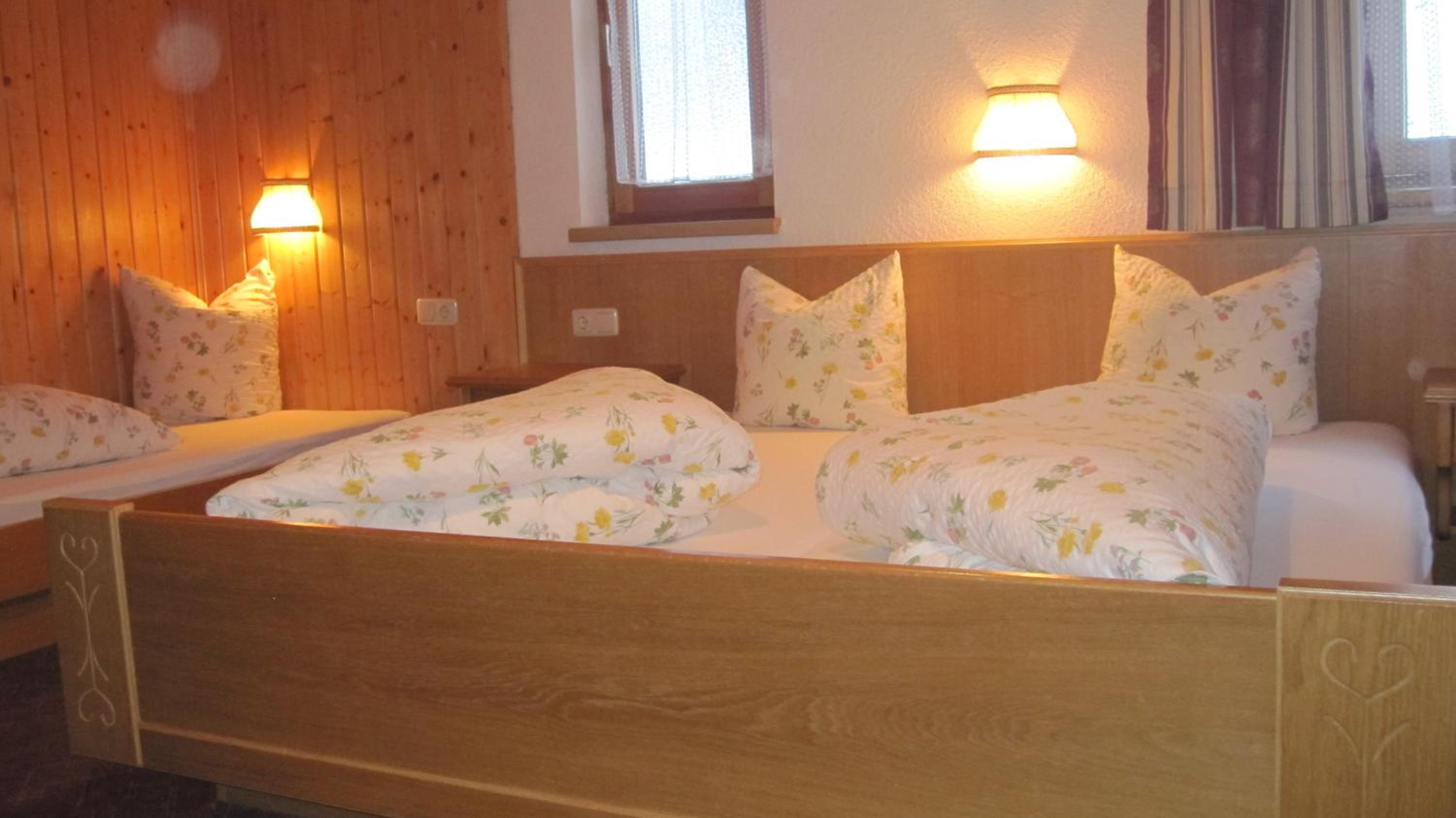 Four-Bedroom Apartment with Balcony  photo 3