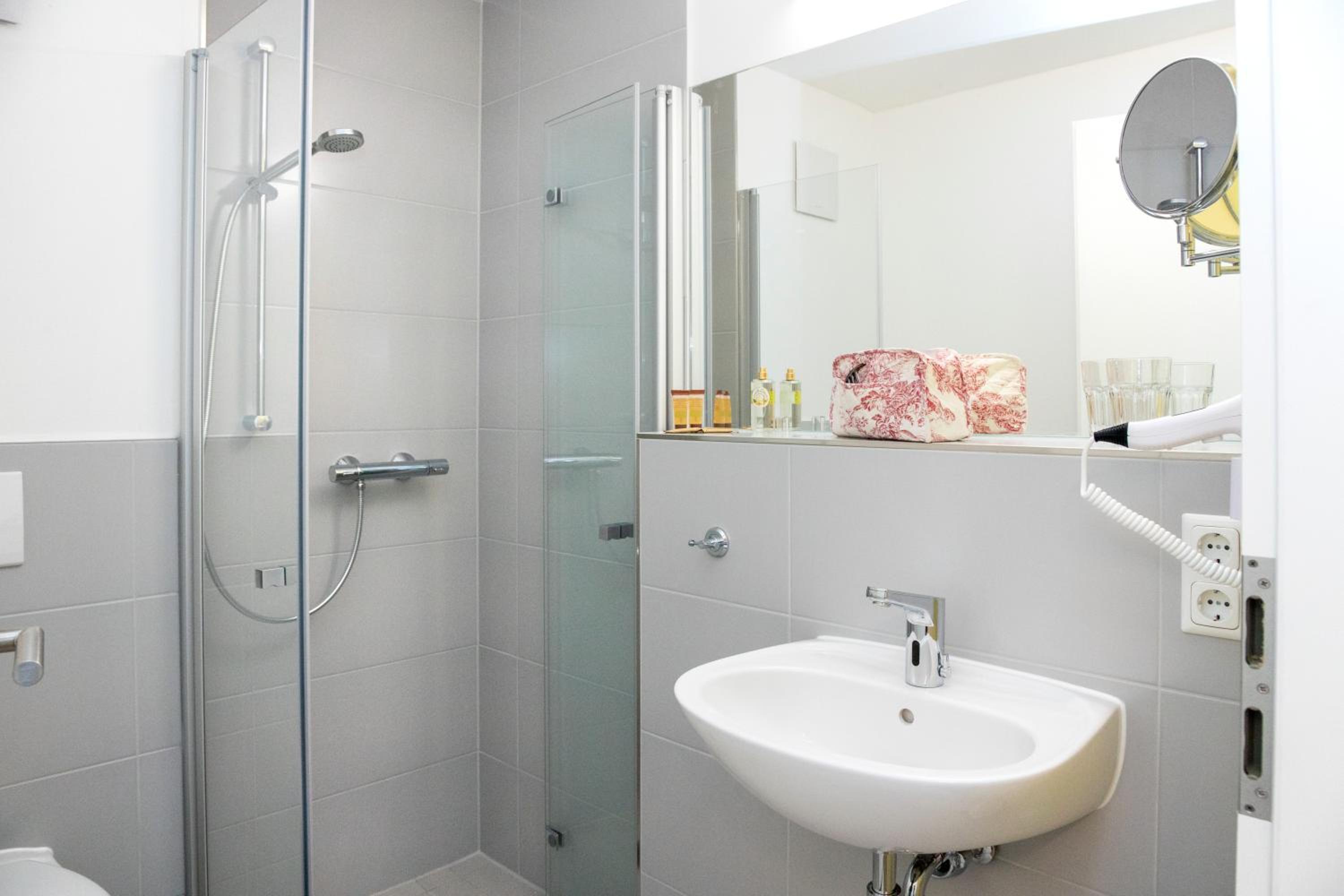 Double Room - Photo 6