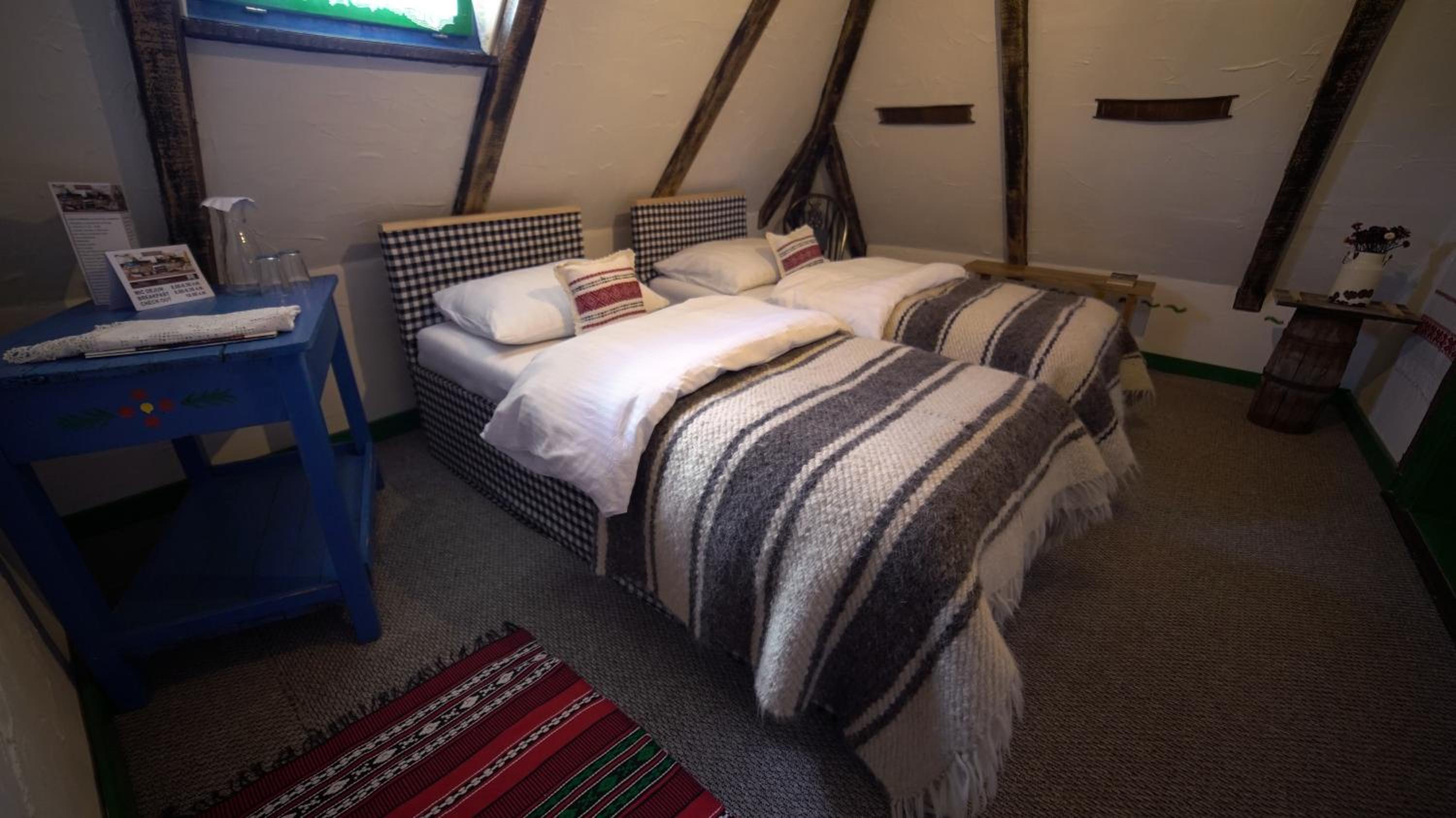 Double or Twin Room with Private Bathroom - Photo 1