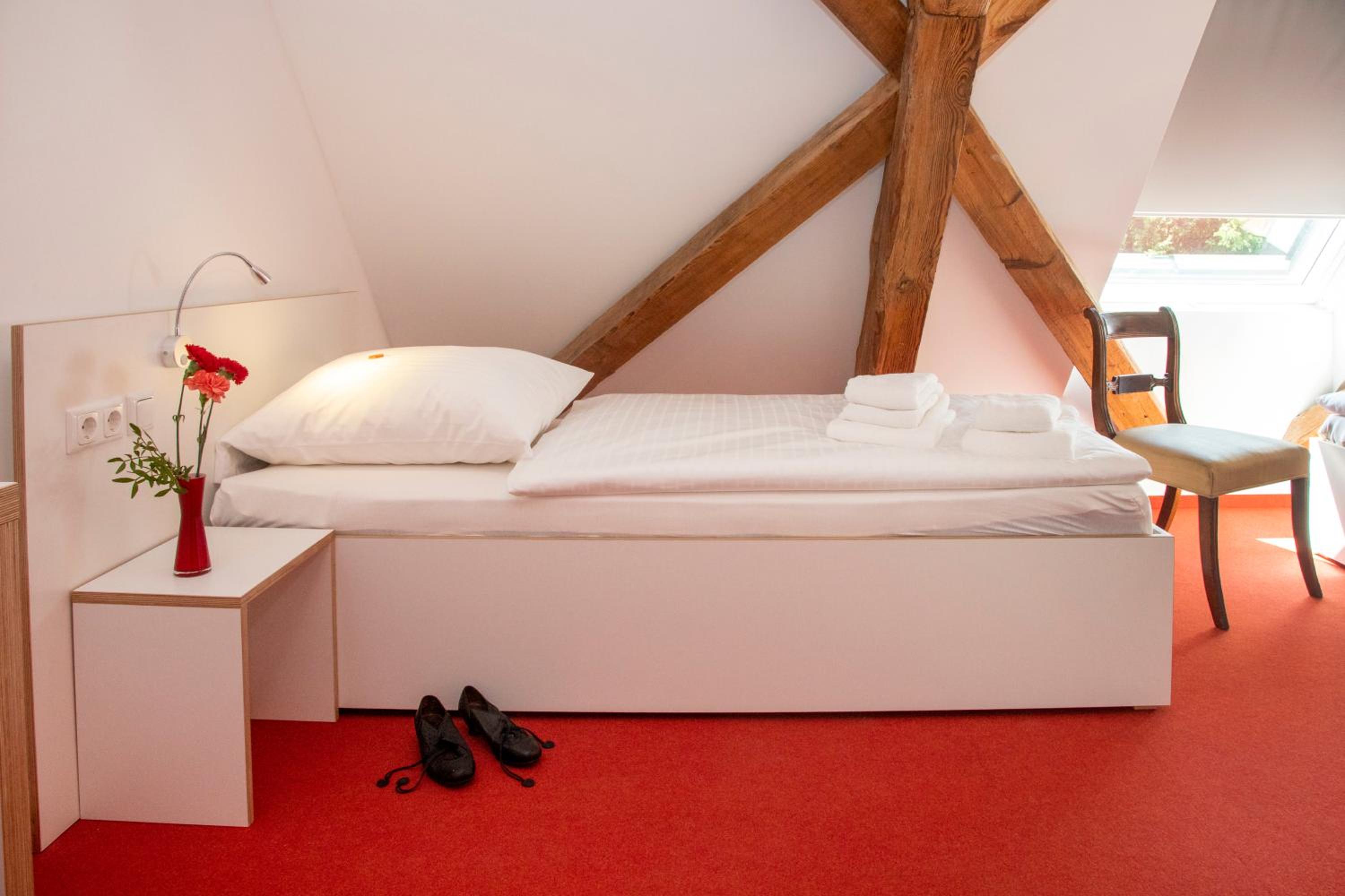 Twin Room - Photo 5