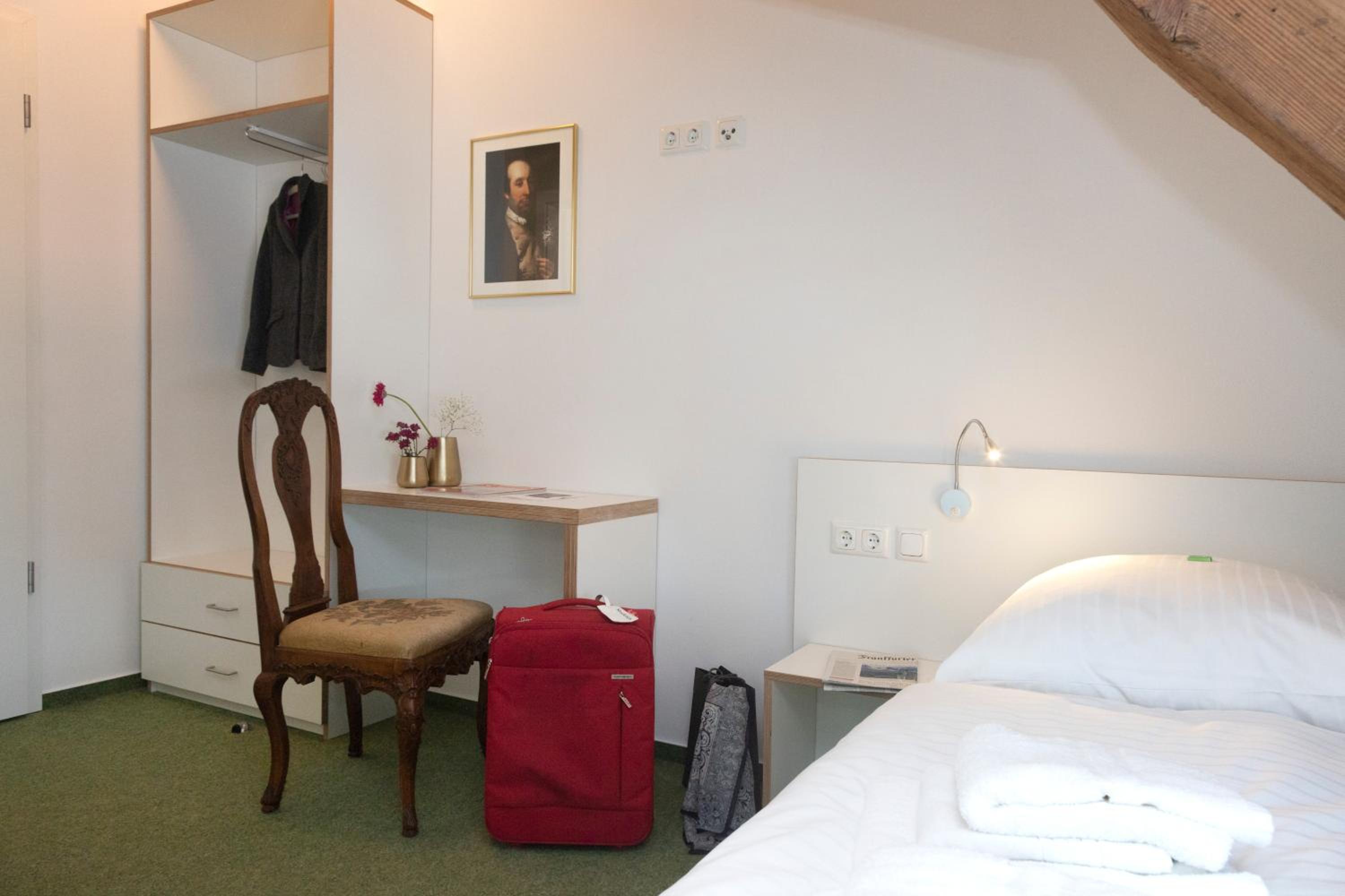 Twin Room - Photo 2