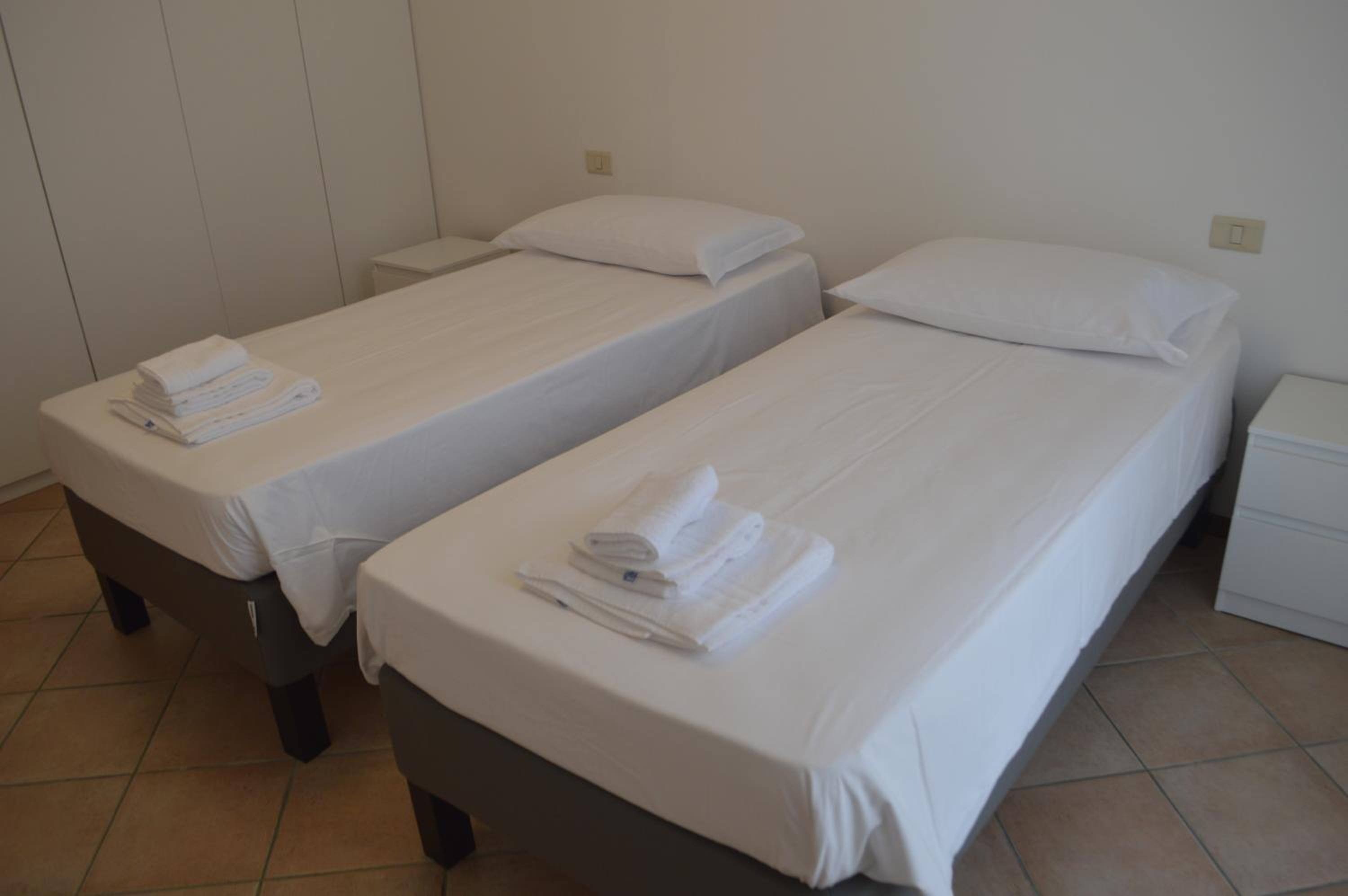 One-Bedroom Apartment - Photo 2