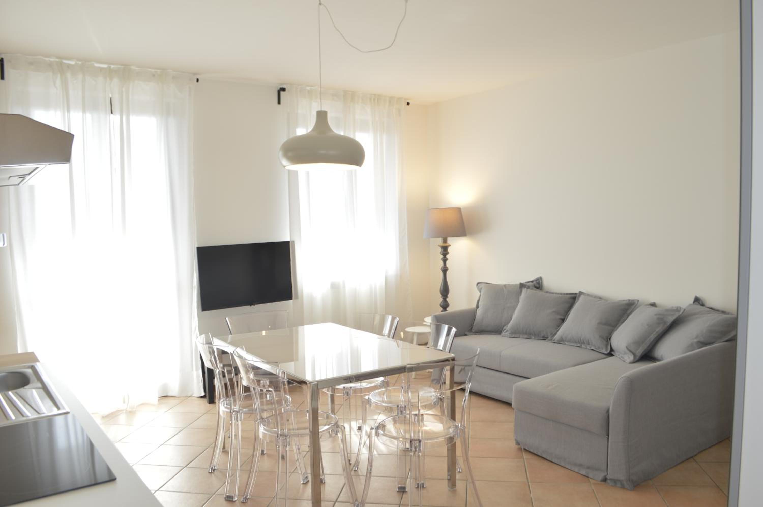 Two-Bedroom Apartment - Photo 2