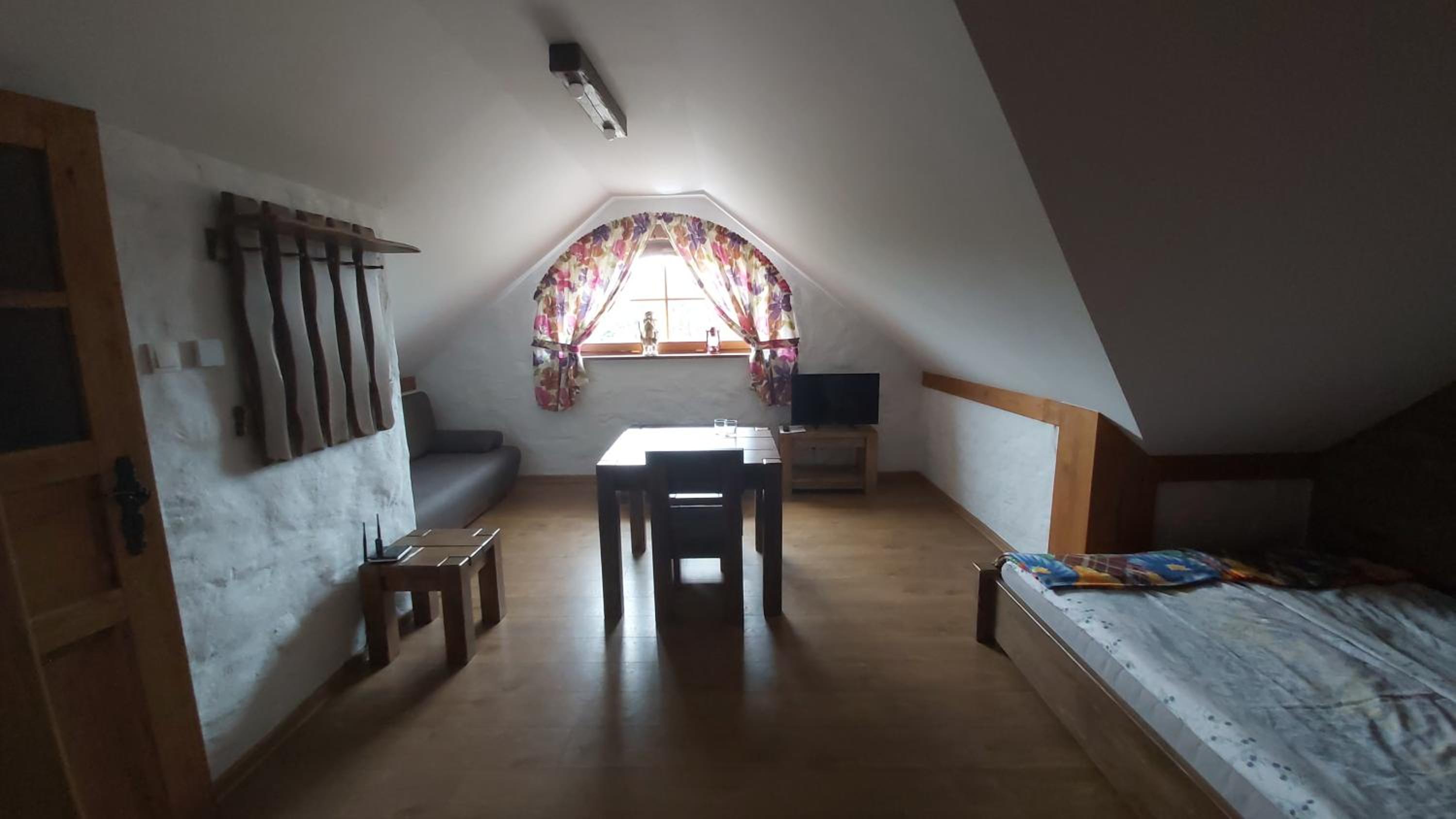 Large Double Room - Photo 4