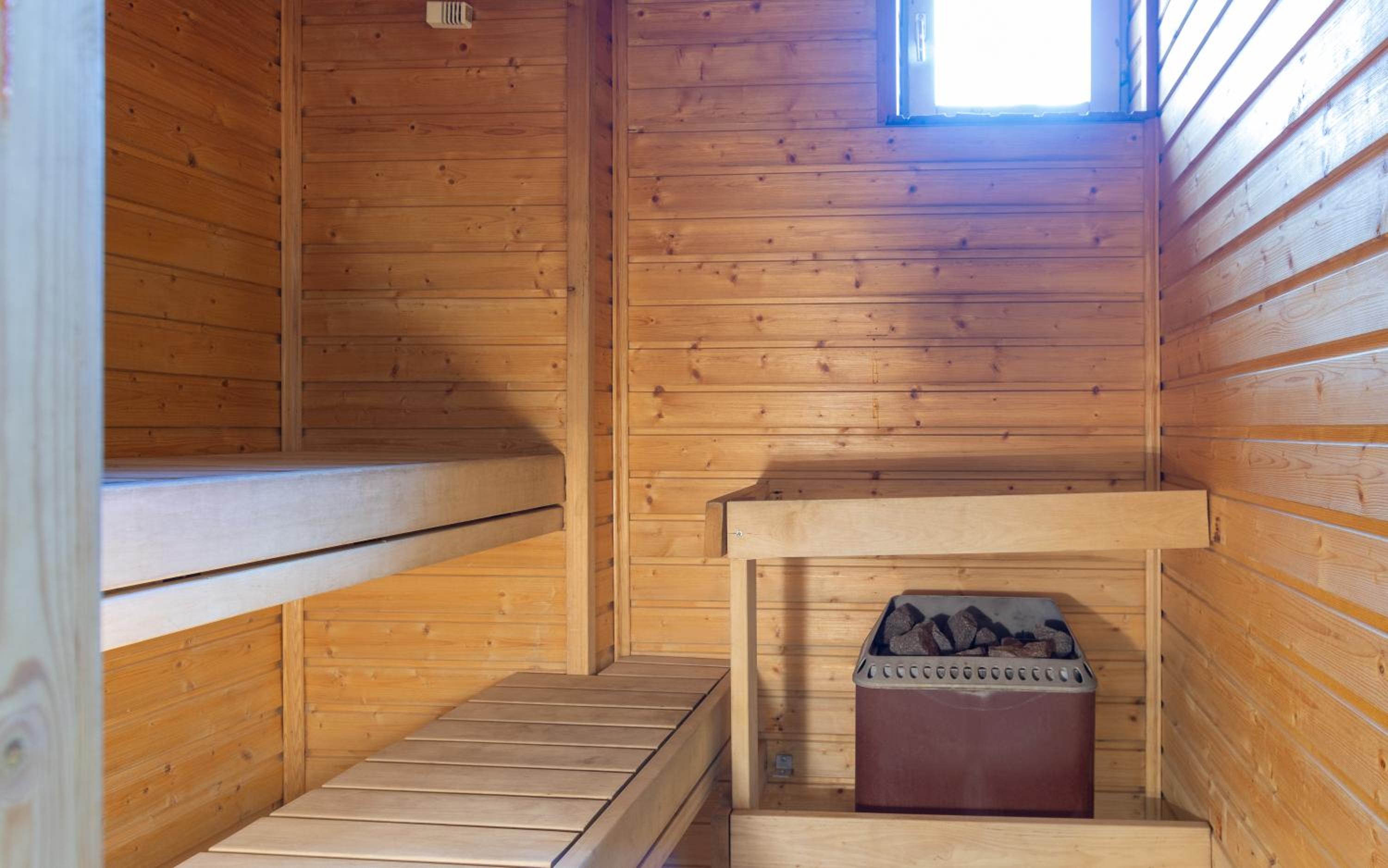 Family Room with Sauna - Photo 2