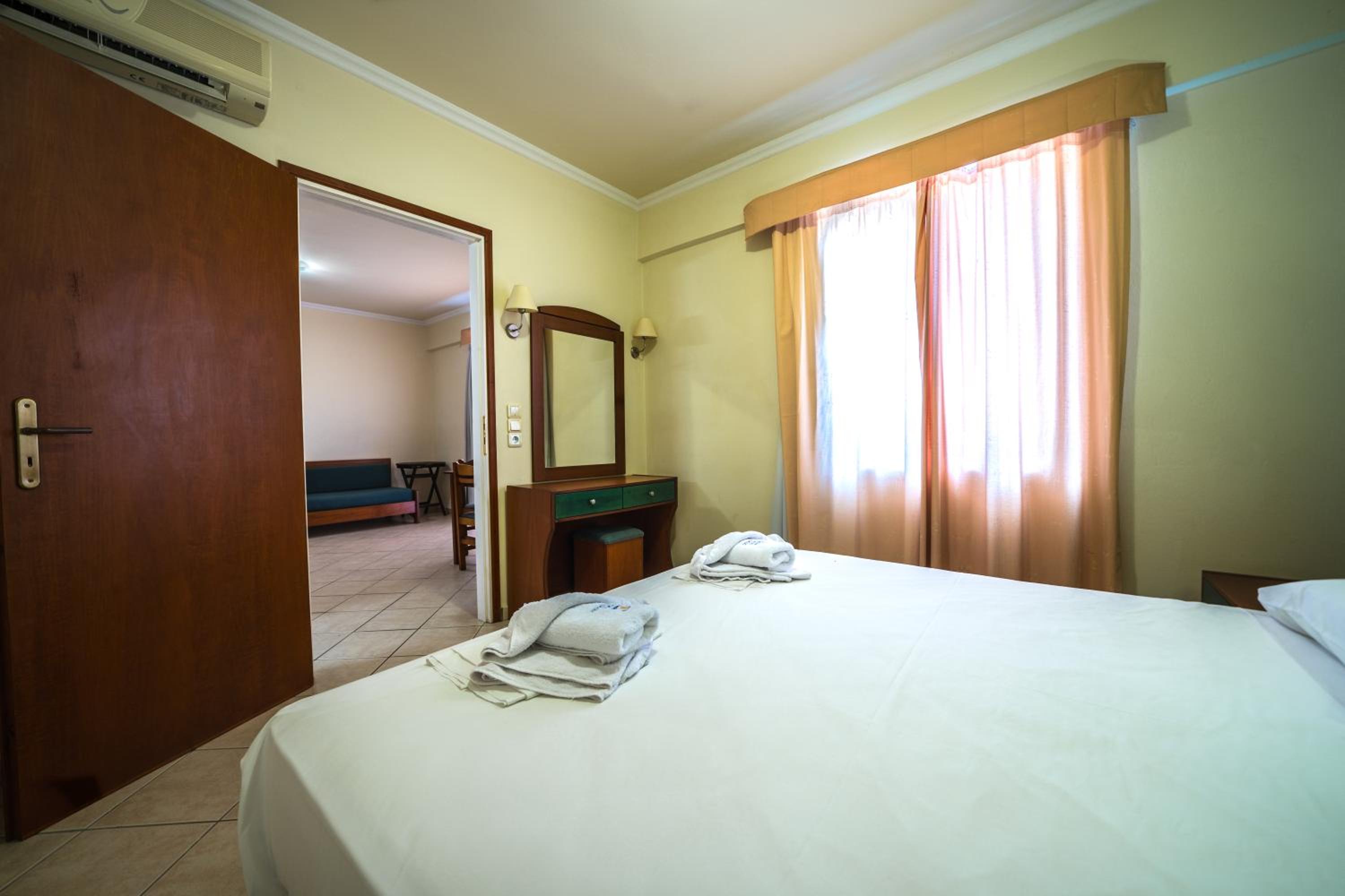 One-Bedroom Apartment (3 Adults) - Photo 1