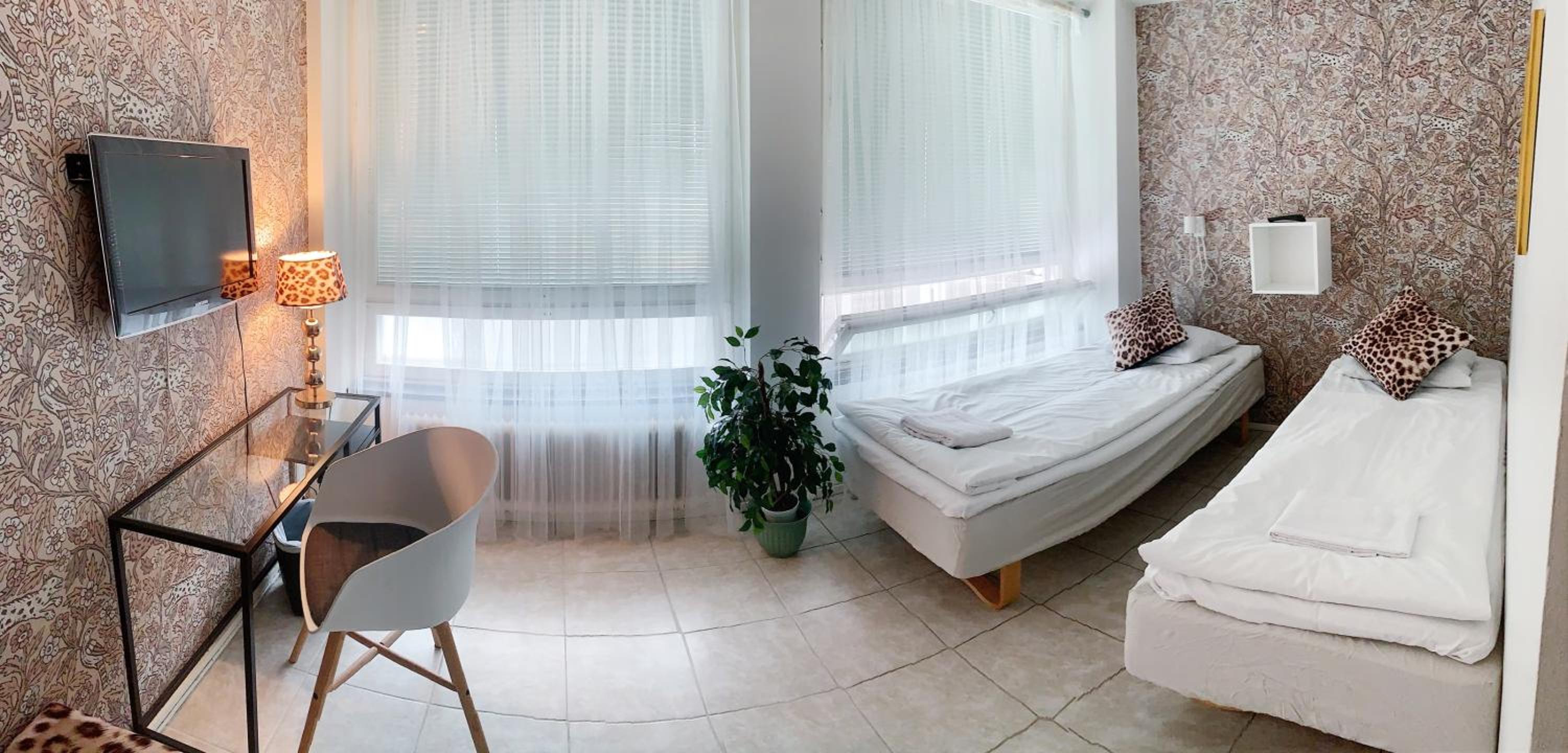 Double or Twin Room with Private Bathroom - Photo 6