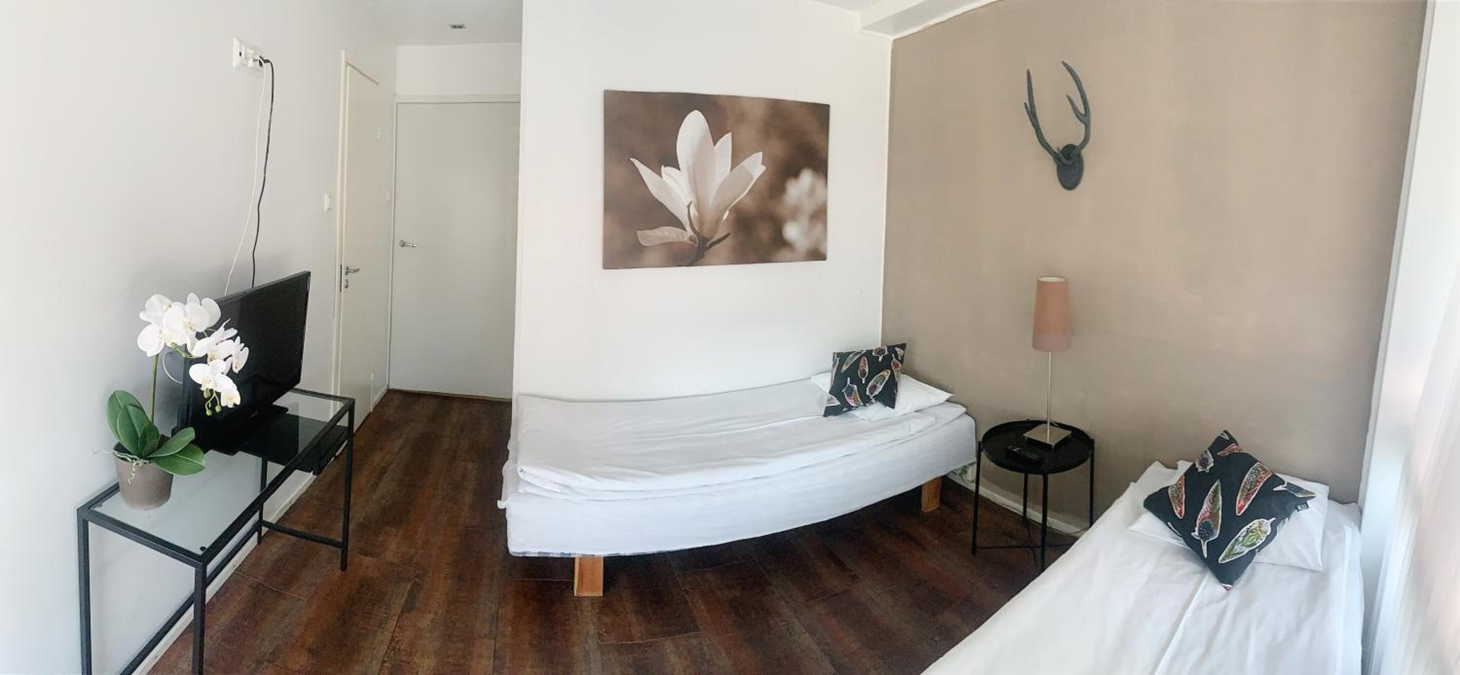 Double or Twin Room with Private Bathroom - Photo 1