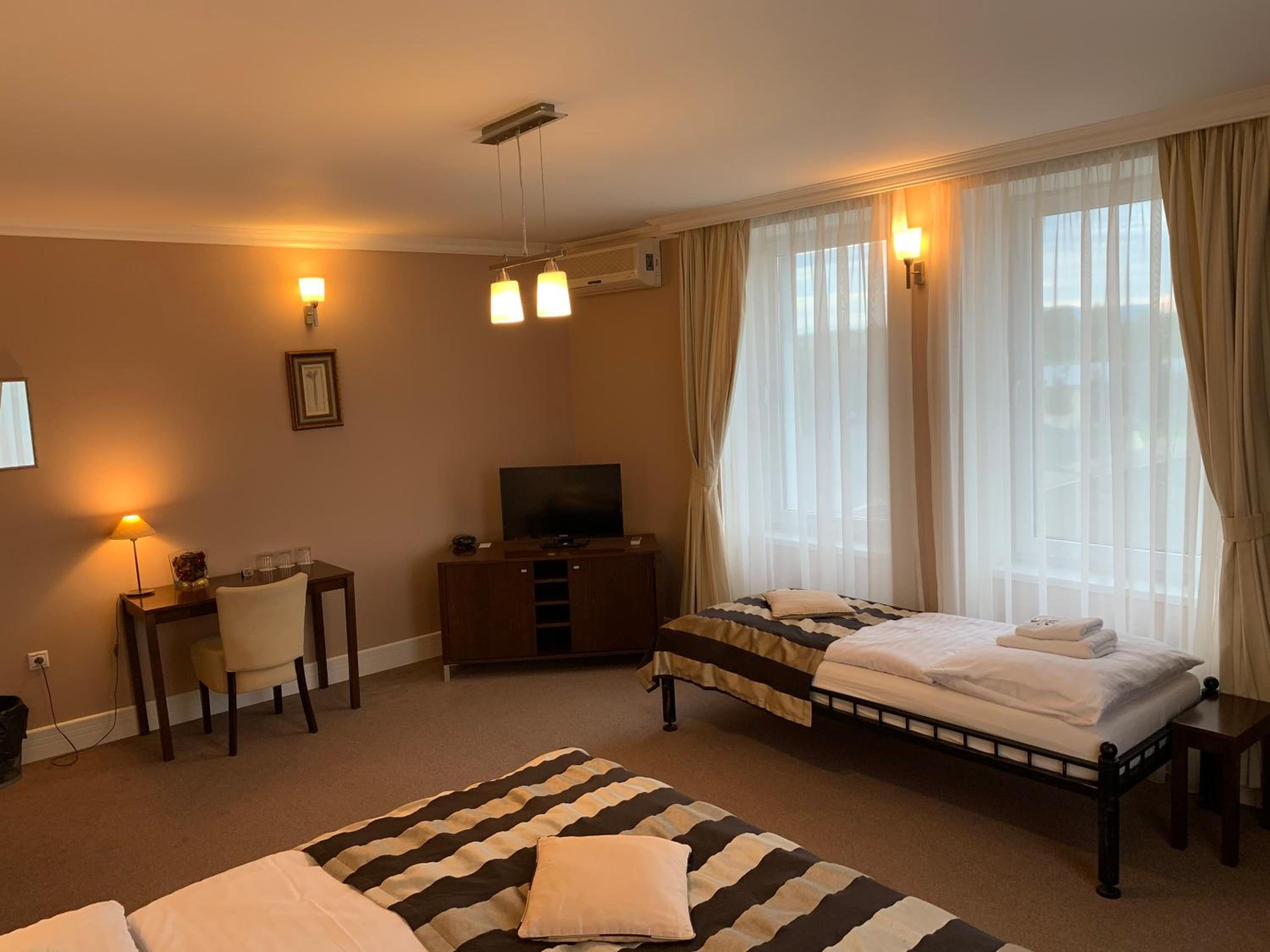 Triple Room with Private Bathroom - Photo 3