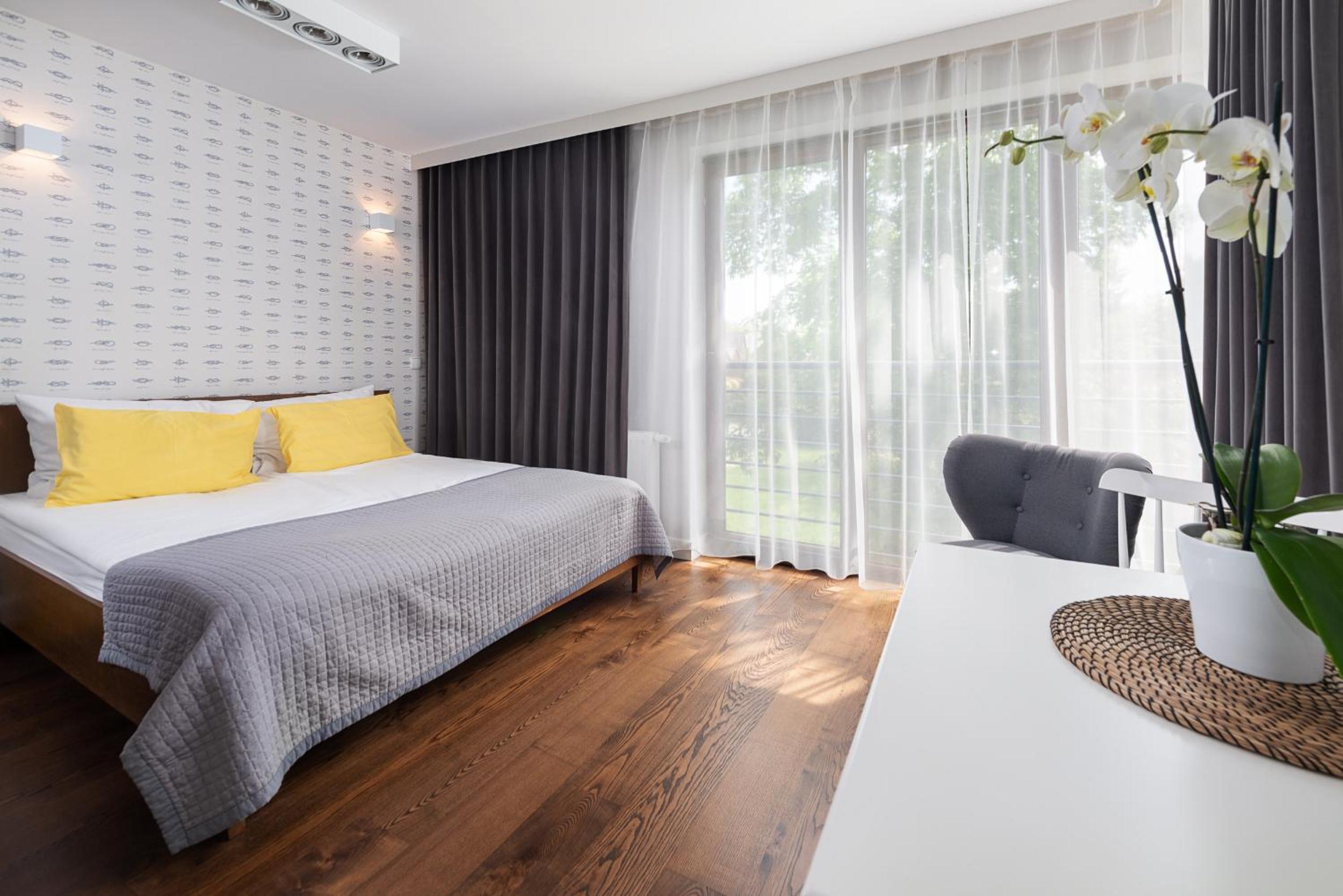 Large Double Room - Photo 1
