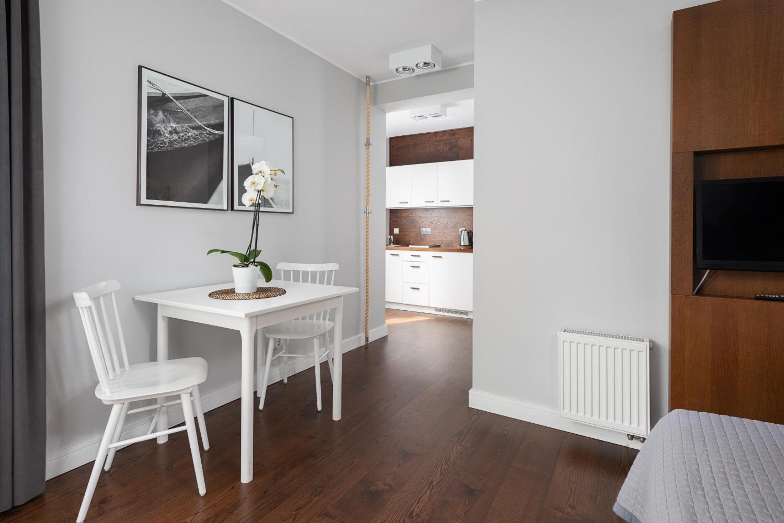 Large Double Room - Photo 4