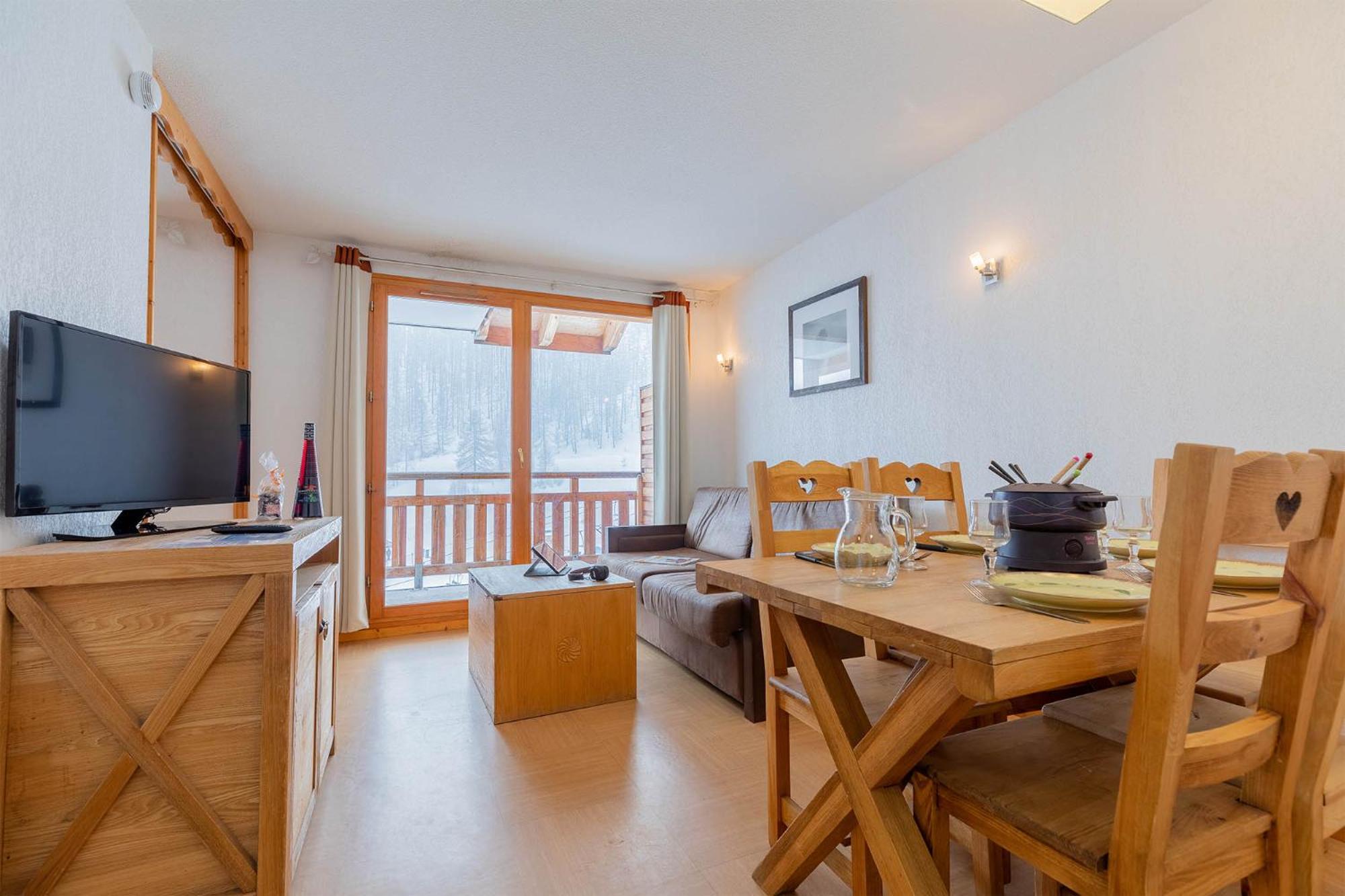 1 or 2-Room Apartment + Extra Sleeping Space with slopes view (6 adults) (BBO)